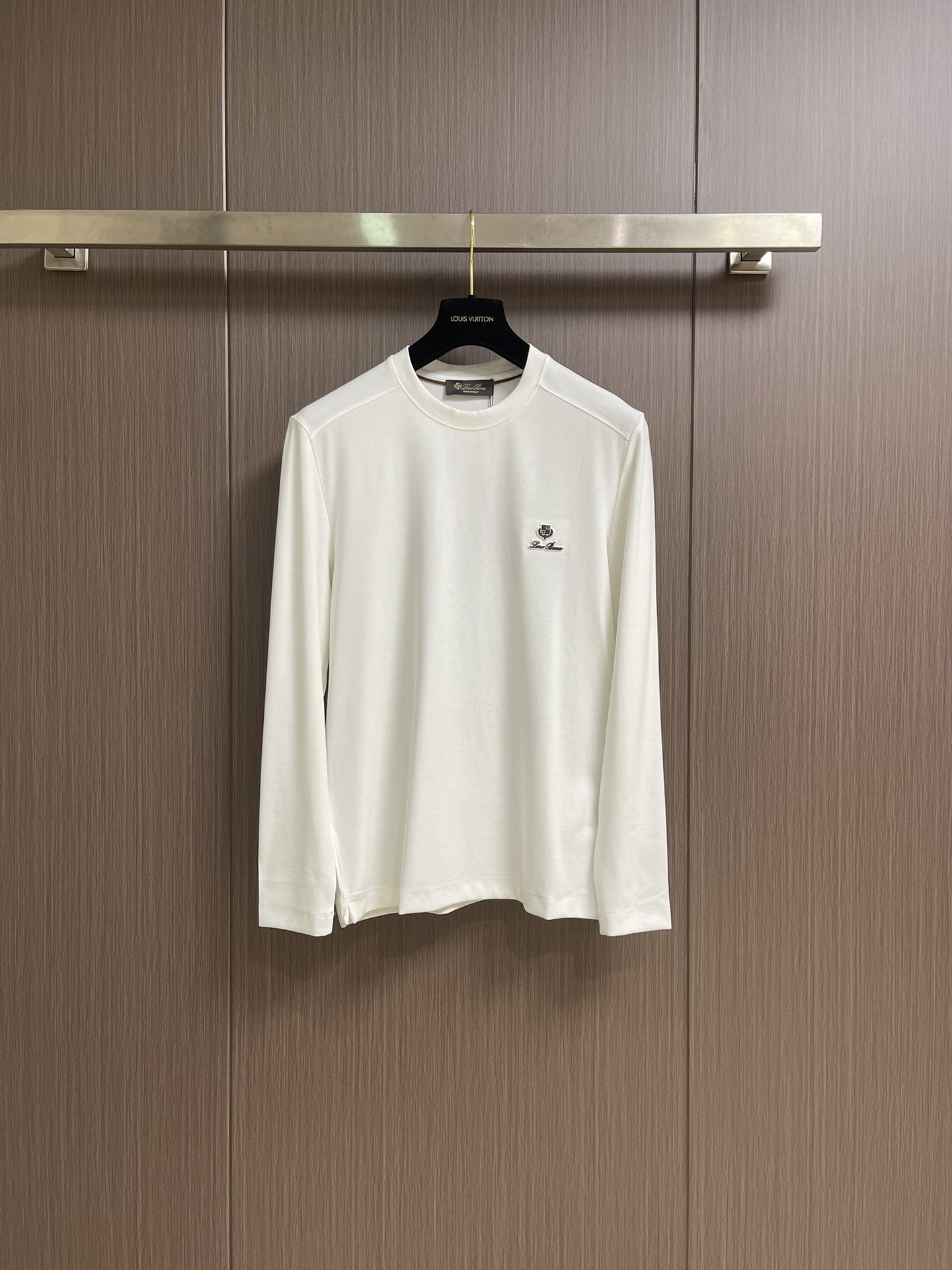 “672.LP Loropiana 2025 Autumn Winter Long-Sleeved T-Shirts with Chest Logo Badge” - 图片 1