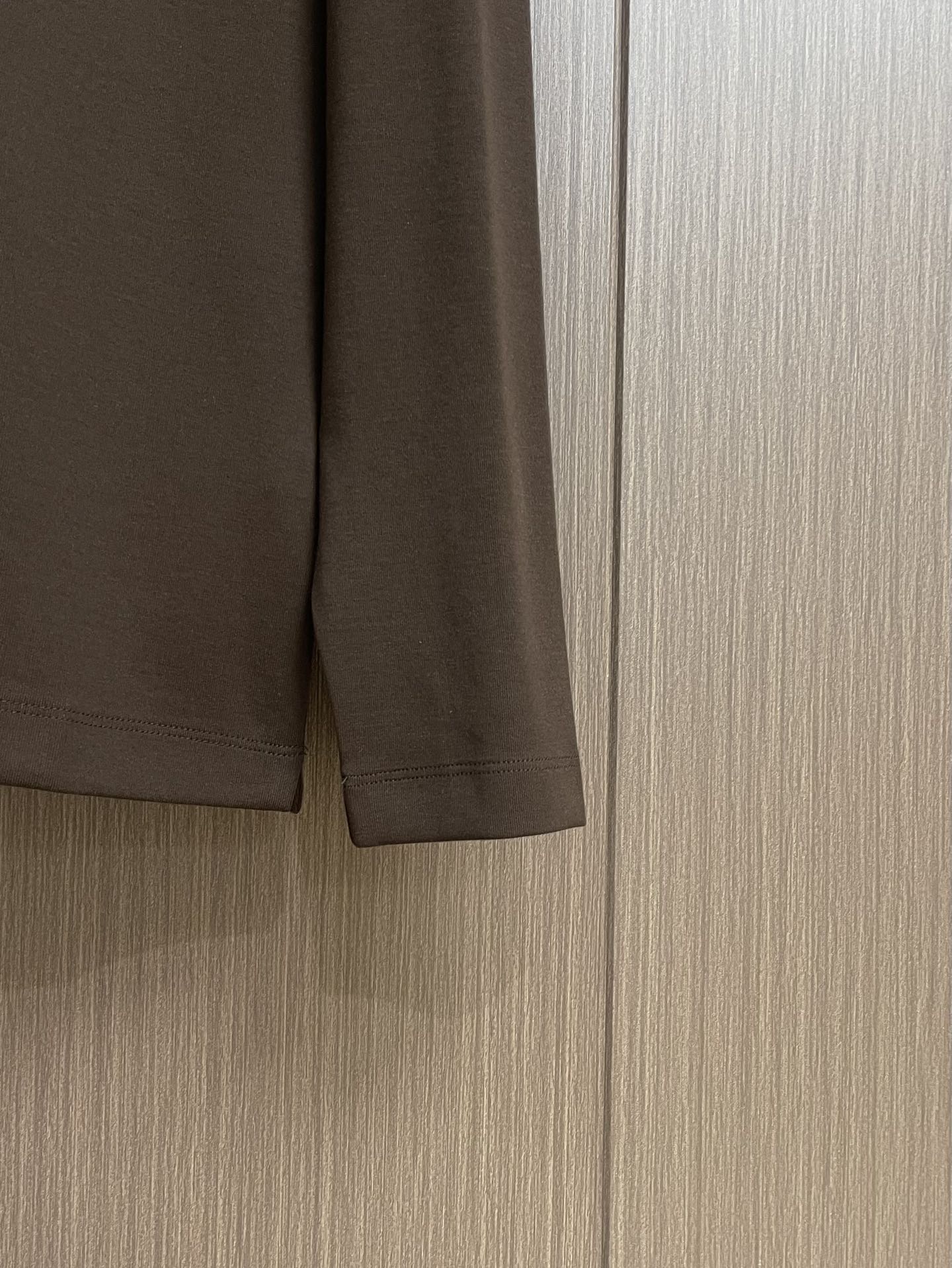 Luxury Long-Sleeved T-Shirts for Autumn/Winter 2025: Comfortable and Quality Cotton with Chest Logo Badge – Sizes M-3XL - 图片 8