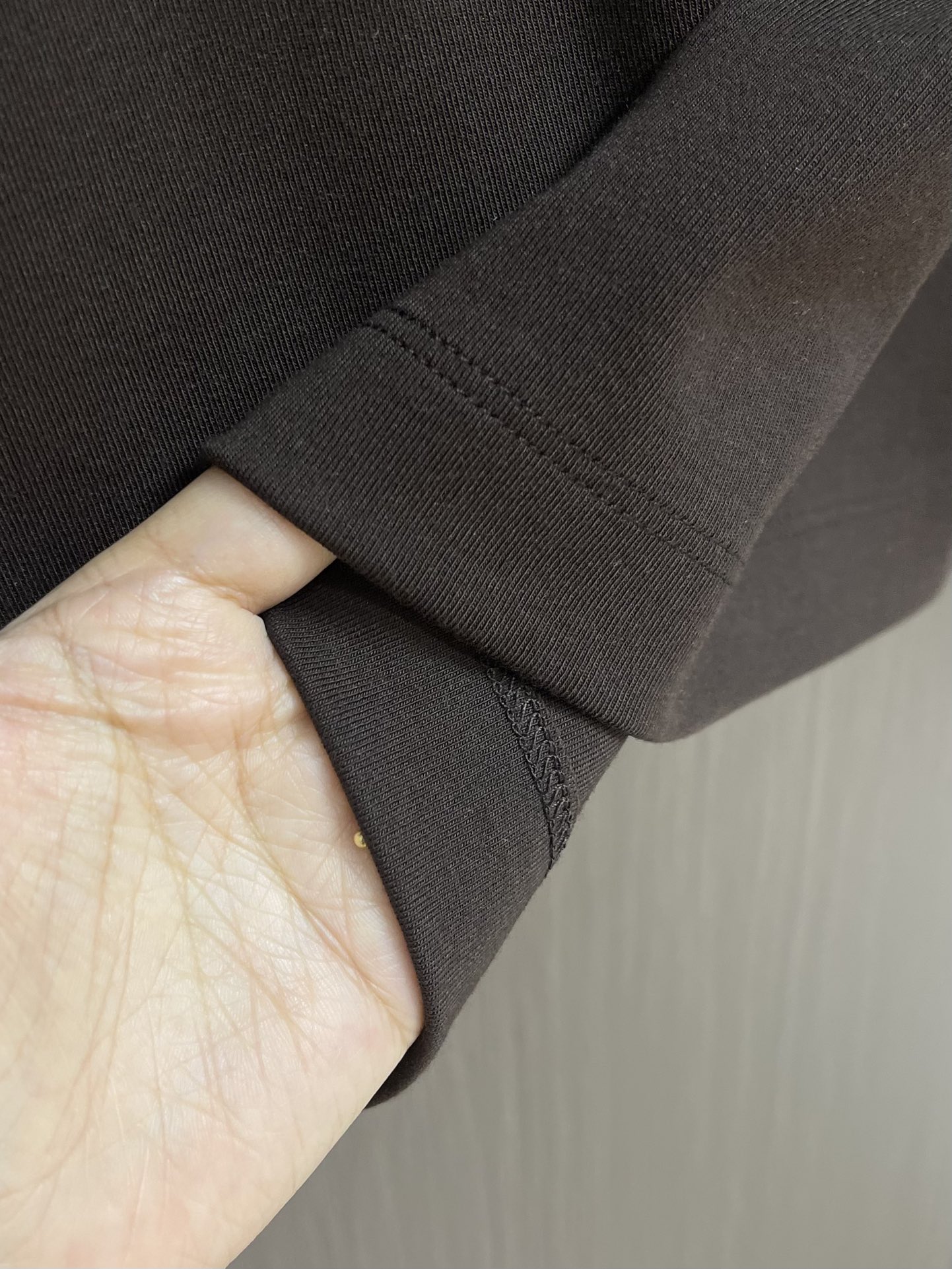 Luxury Long-Sleeved T-Shirts for Autumn/Winter 2025: Comfortable and Quality Cotton with Chest Logo Badge – Sizes M-3XL - 图片 9