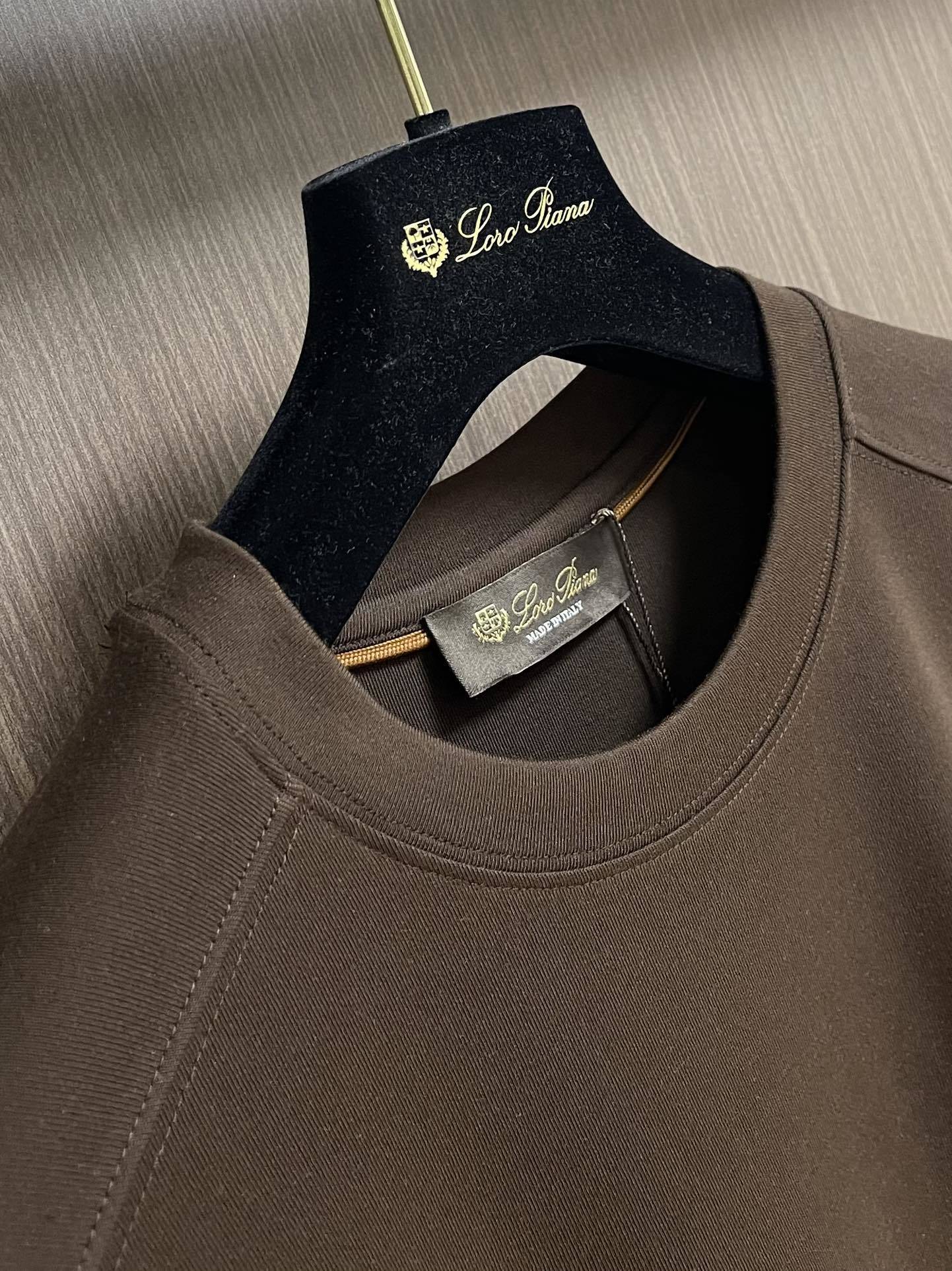 Luxury Long-Sleeved T-Shirts for Autumn/Winter 2025: Comfortable and Quality Cotton with Chest Logo Badge – Sizes M-3XL - 图片 6