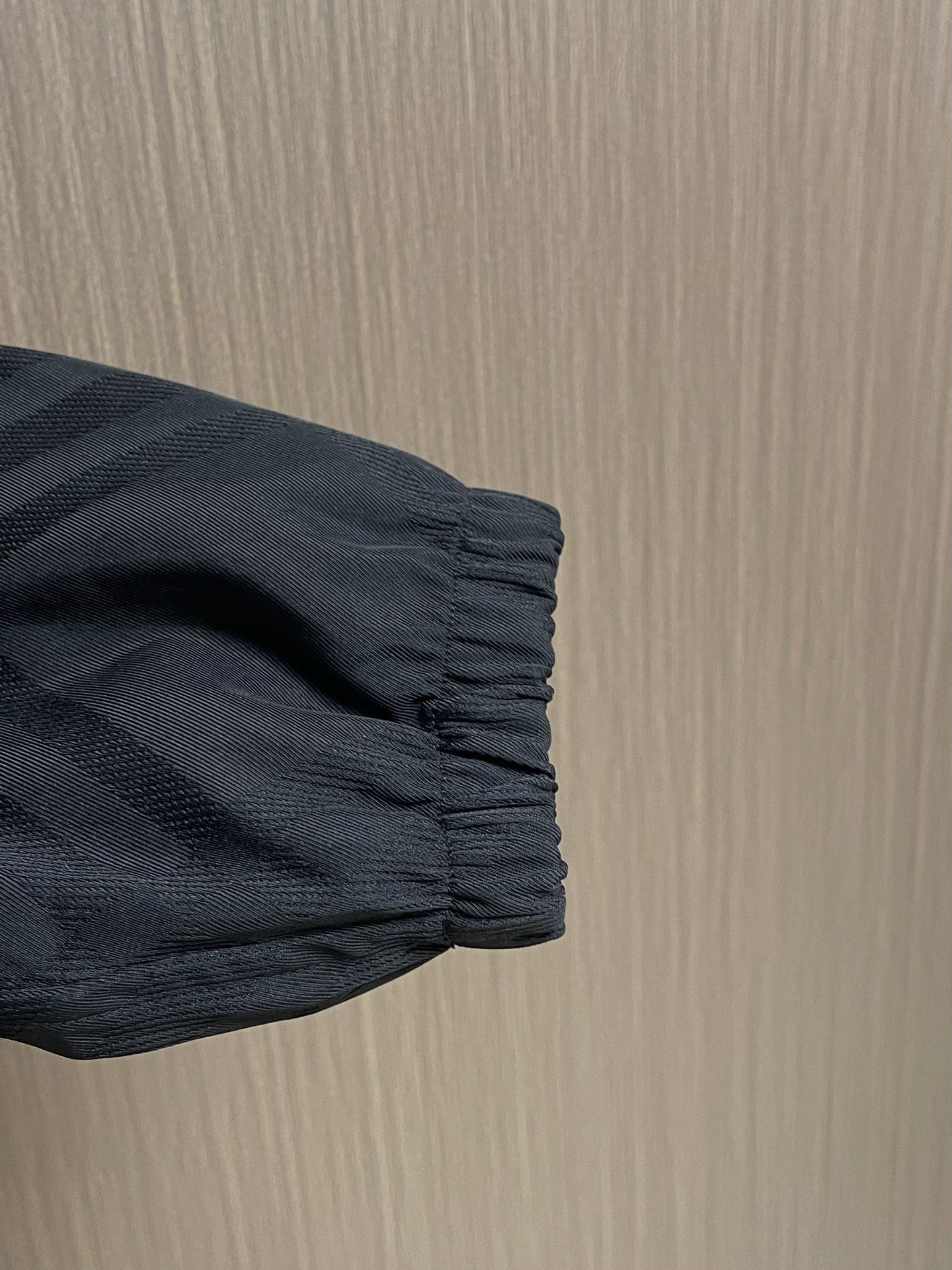 “888Burberry Embroidered Jacket with Durable Fabric and High-Precision Horse Embroidery in S-XL Sizes” - 图片 9