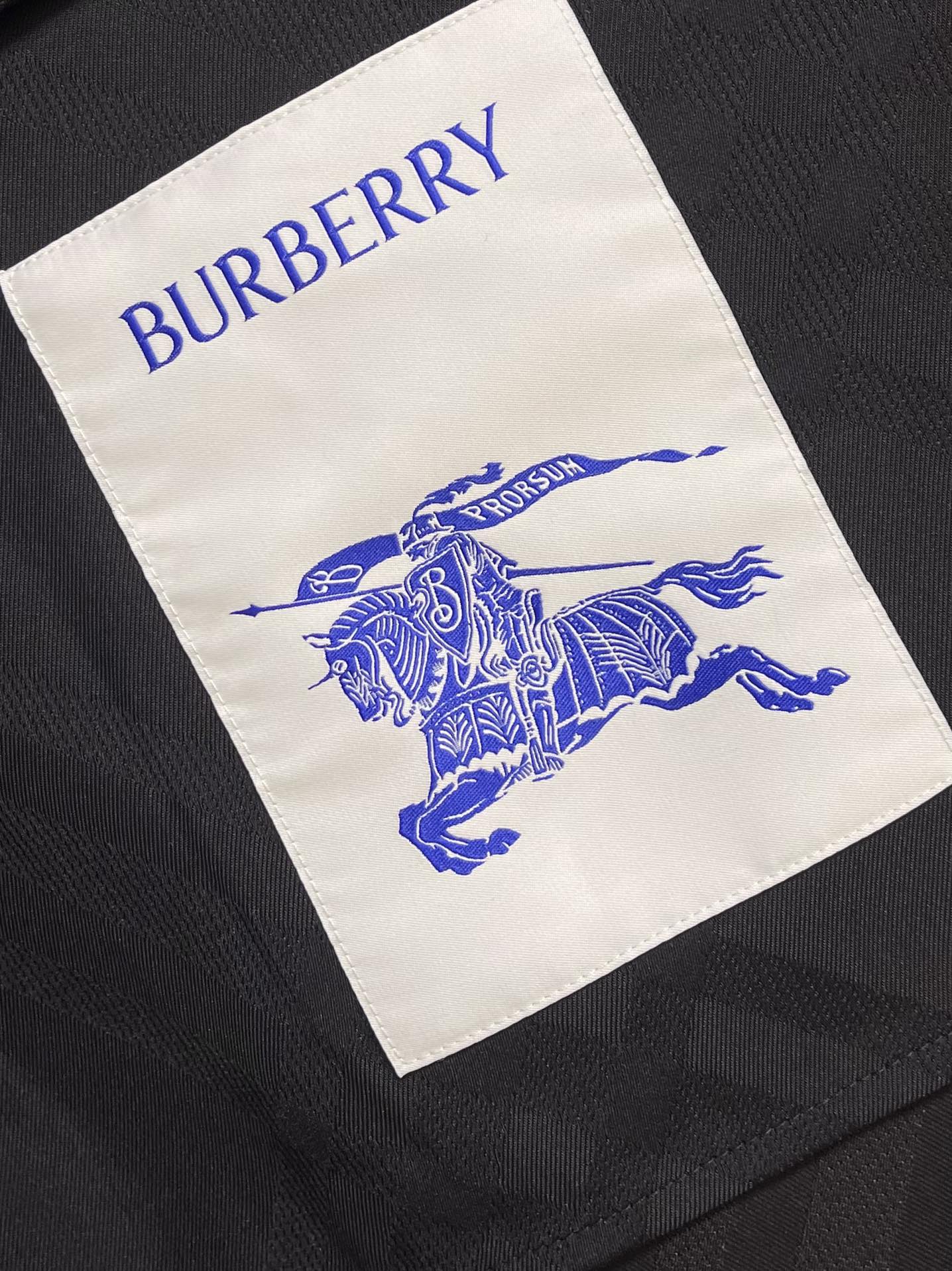 “888Burberry Embroidered Jacket with Durable Fabric and High-Precision Horse Embroidery in S-XL Sizes” - 图片 6