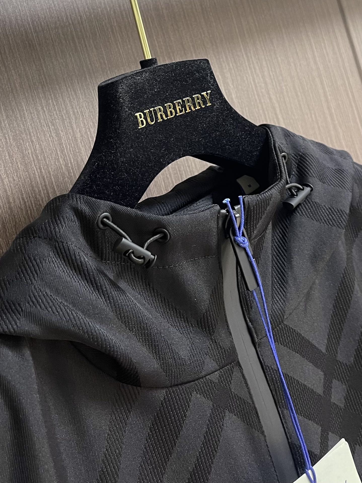 “888Burberry Embroidered Jacket with Durable Fabric and High-Precision Horse Embroidery in S-XL Sizes” - 图片 3
