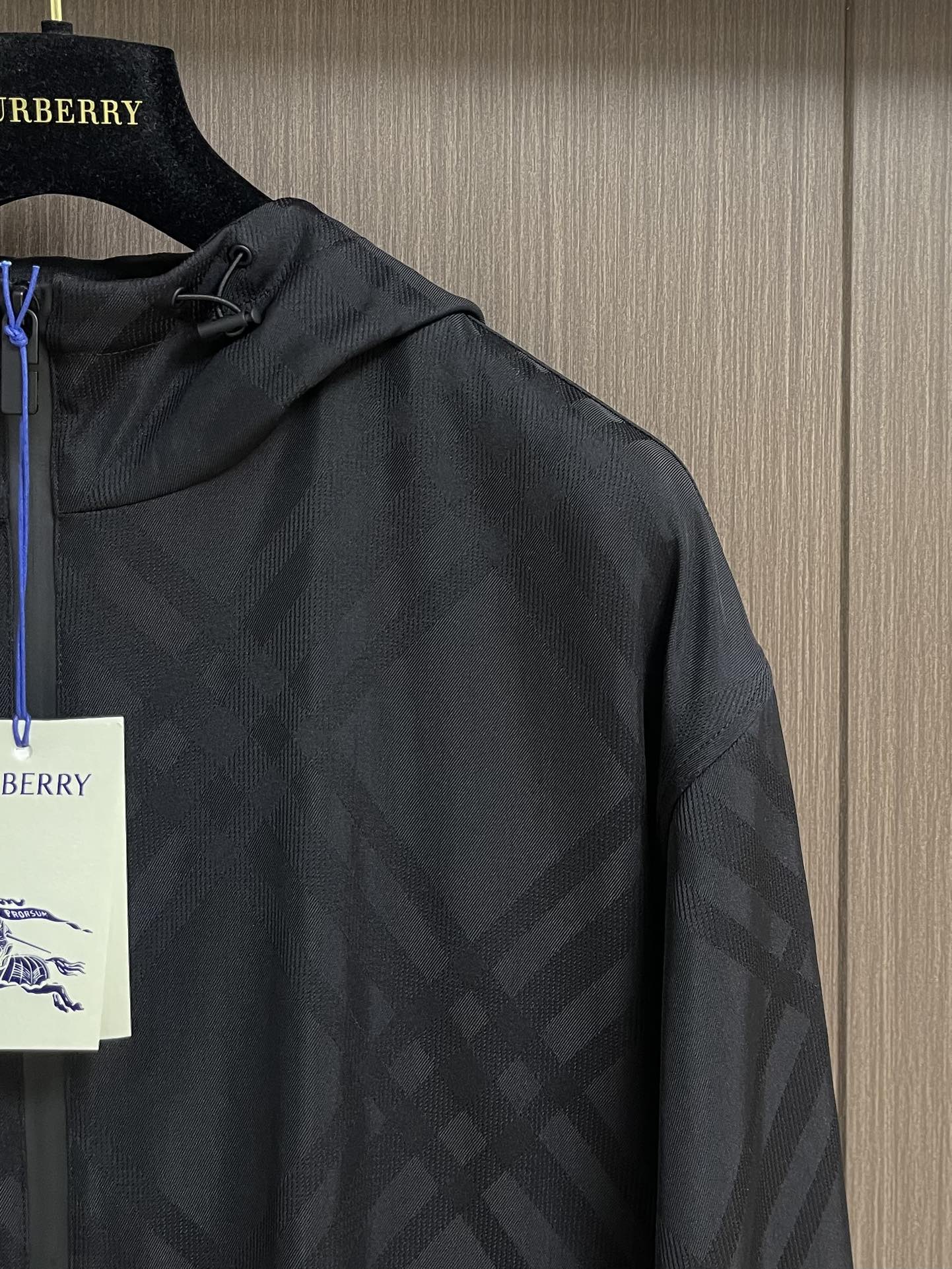 “888Burberry Embroidered Jacket with Durable Fabric and High-Precision Horse Embroidery in S-XL Sizes” - 图片 4