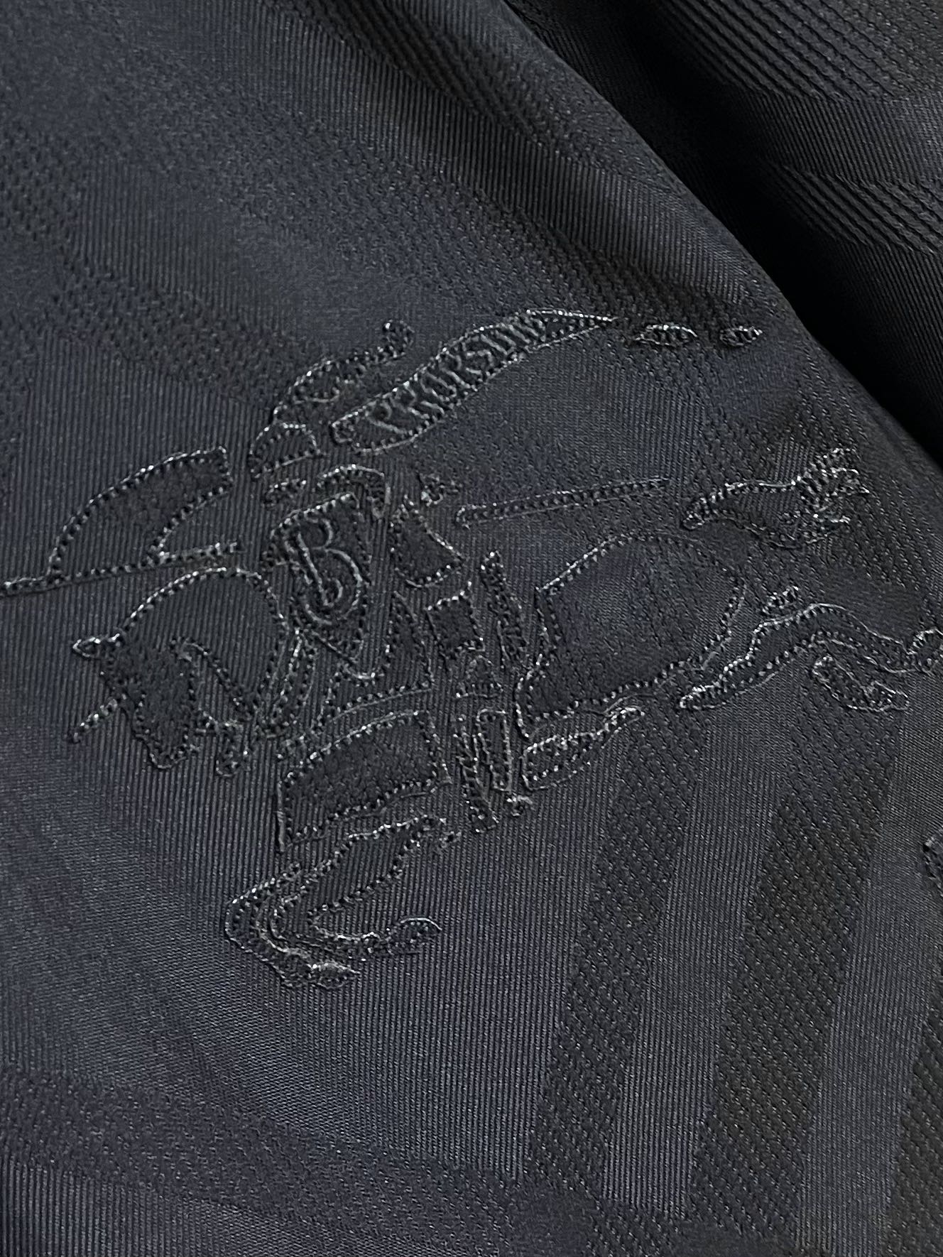“888Burberry Embroidered Jacket with Durable Fabric and High-Precision Horse Embroidery in S-XL Sizes” - 图片 5