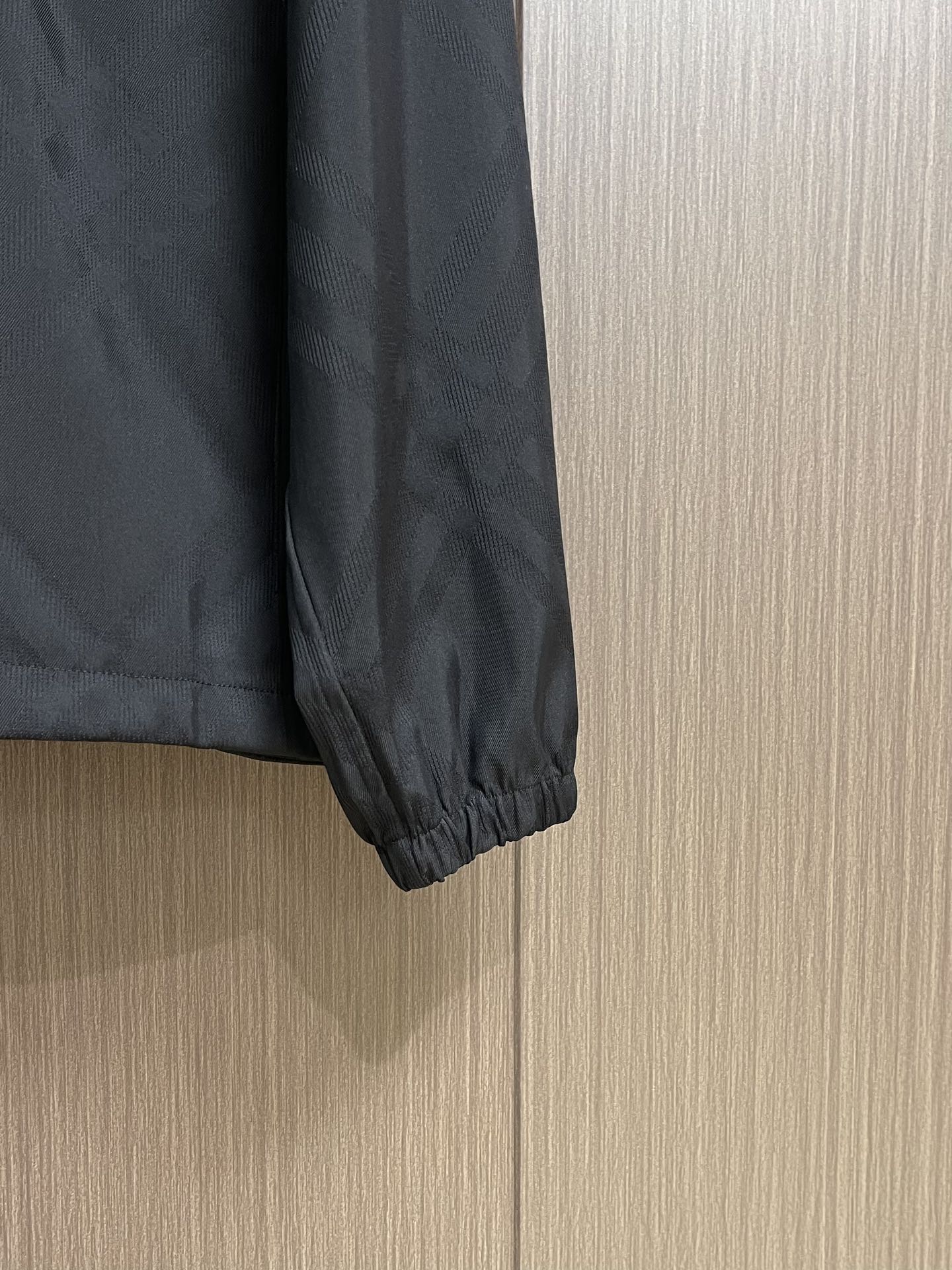 “888Burberry Embroidered Jacket with Durable Fabric and High-Precision Horse Embroidery in S-XL Sizes” - 图片 7