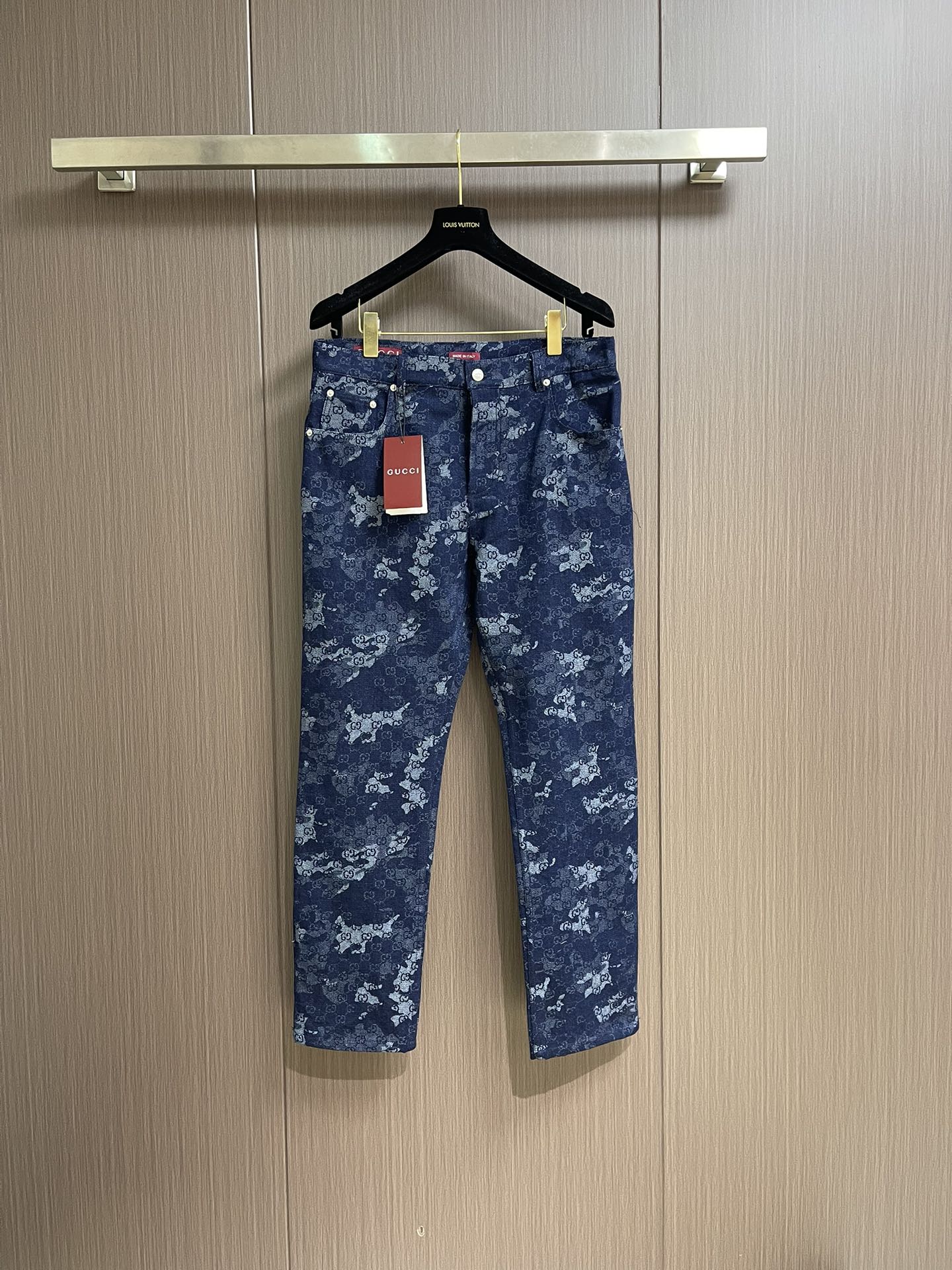 “GUCCI 2025Ss Long-Sleeved Shirt and Jeans Set with Custom Cowboy Maker Heart Detail | High-Quality Cosmopolitan Suit” - 图片 1