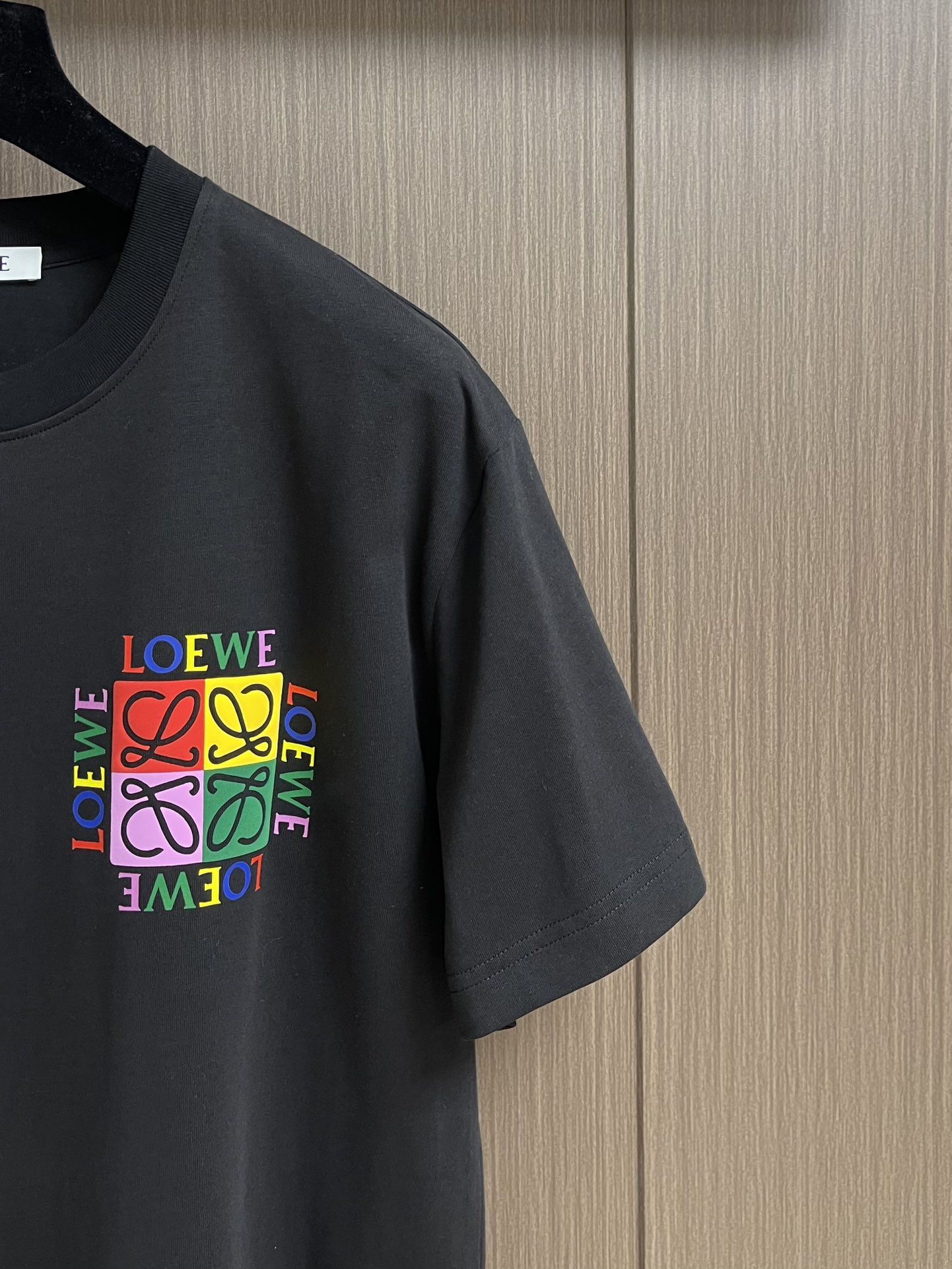“864Loewe 2025s New T-Shirt Suit: Classic Embroidery, 260g Pure Cotton, Comfortable Men & Women, Size M-3XL” - 图片 4