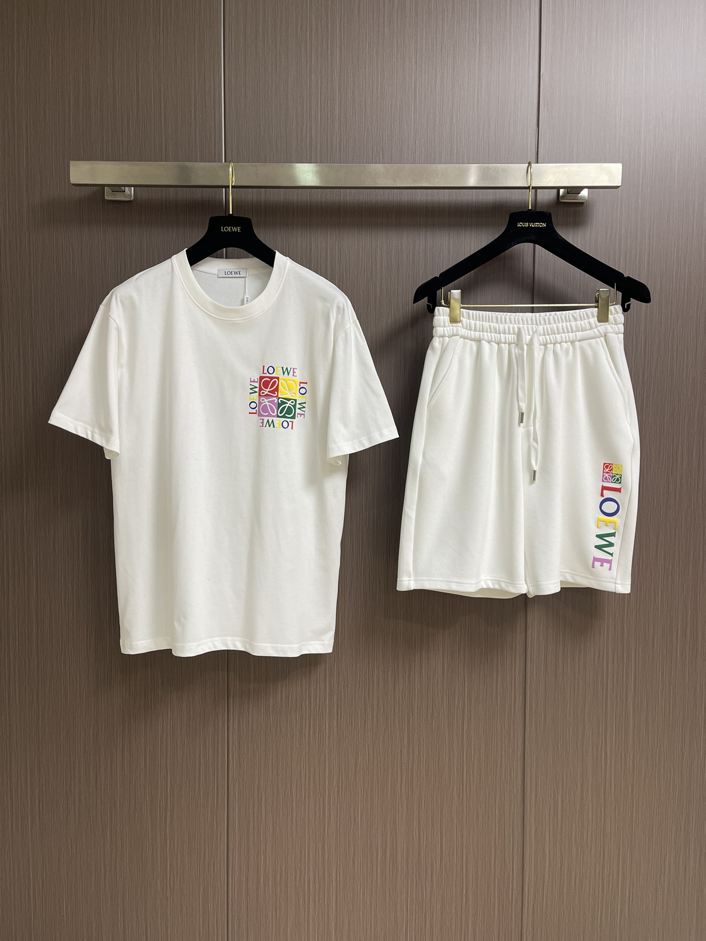 “864Loewe 2025s Cotton T-Shirt Suit with Graphic Embroidery for Men and Women” - 图片 3