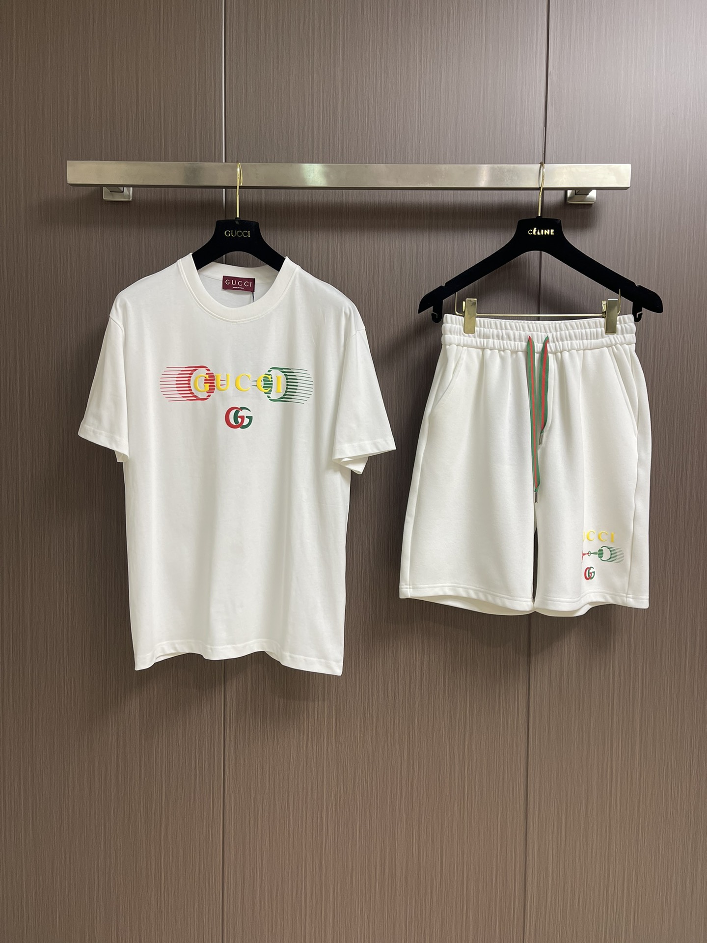 NO:502713,Complete set of GUCCI early autumn logo element printed pattern short-sleeved T-shirt shorts set, customized 32 double yarn pure cotton fabric, gram weight 260g, soft and delicate feel, and is solider than ordinary cotton fabric, comfortable, breathable and not easy to deform. It uses imported nanoprinting, and the precision screen version makes the printing more three-dimensional, clear and detailed, the original auxiliary materials are complete, artificial hand-sewn woven label, the same style for men and women, size M-3XL, gucci, shorts, T-shirt, tees, t-shirt, alexander wang19860909整套 GUCCI 早秋logo元素印花图案短袖T恤短裤套装,定制32支双纱纯棉面料,克重260g,手感松软细腻又比一般棉布料扎实,舒适透气不易变形,采用进口纳米印花,精密网版让印花更为立体清晰细致,原版辅料三标齐全,,人工手缝织唛,男女同款,尺码M-3XL,,gucci,shorts,T-shirt,tees，t-shirt,alexander wang,Men's clothing