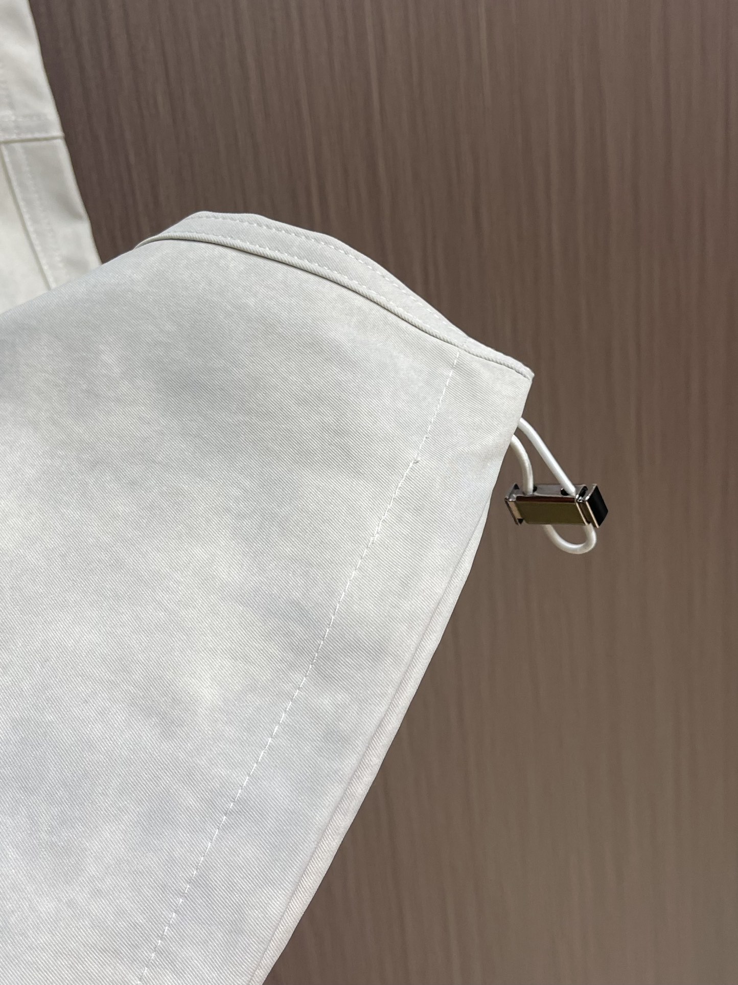 “Dynamic and Stylish Worker-Types: Miumiu 2025 Sports Pants for High Street Fashion” - 图片 8