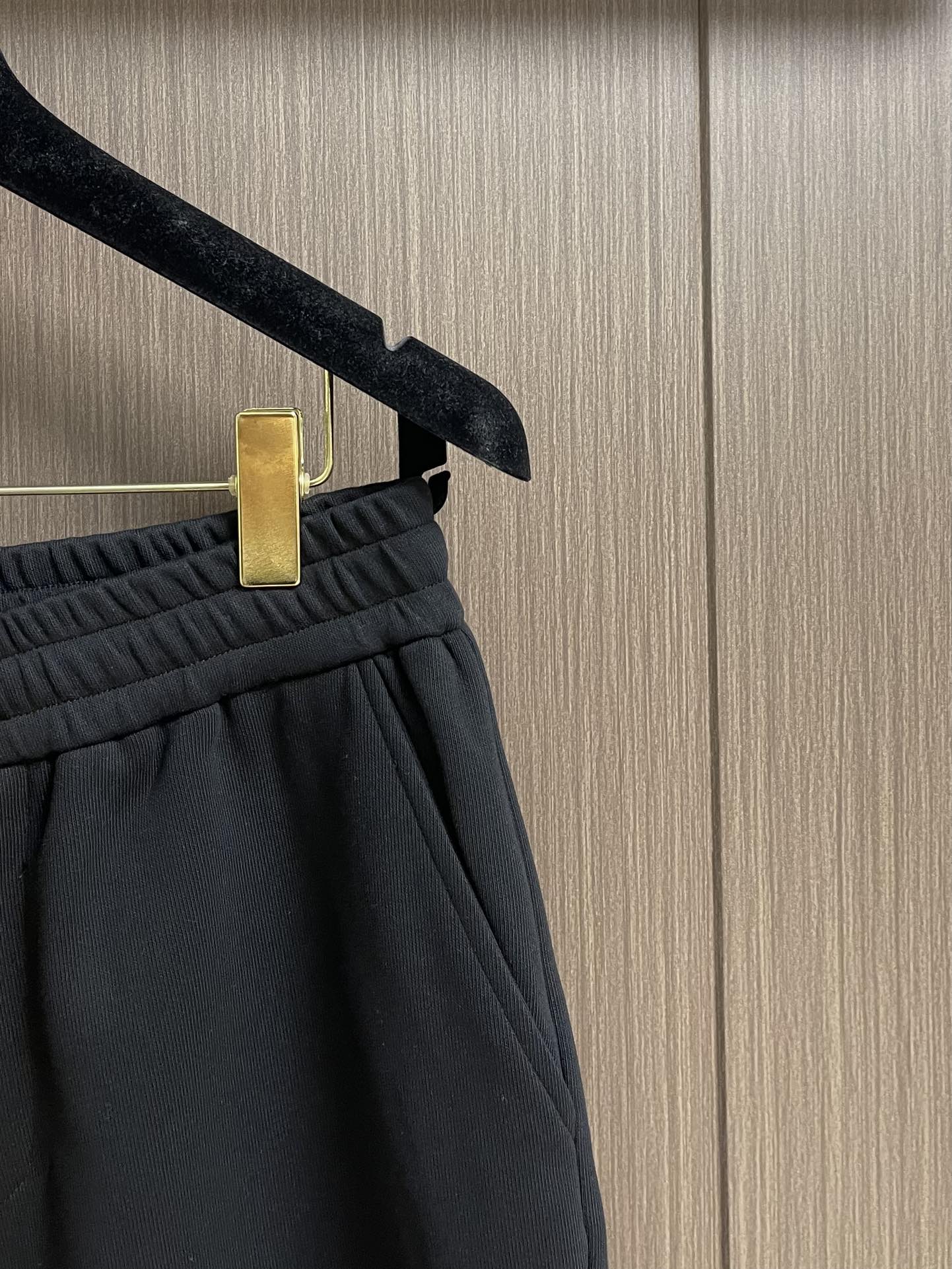 Fendi Double F Bermuda Shorts: Custom Fabric, 380g, Double F-Print Marks, Sports Fashion, Size M-3XL - 图片 4