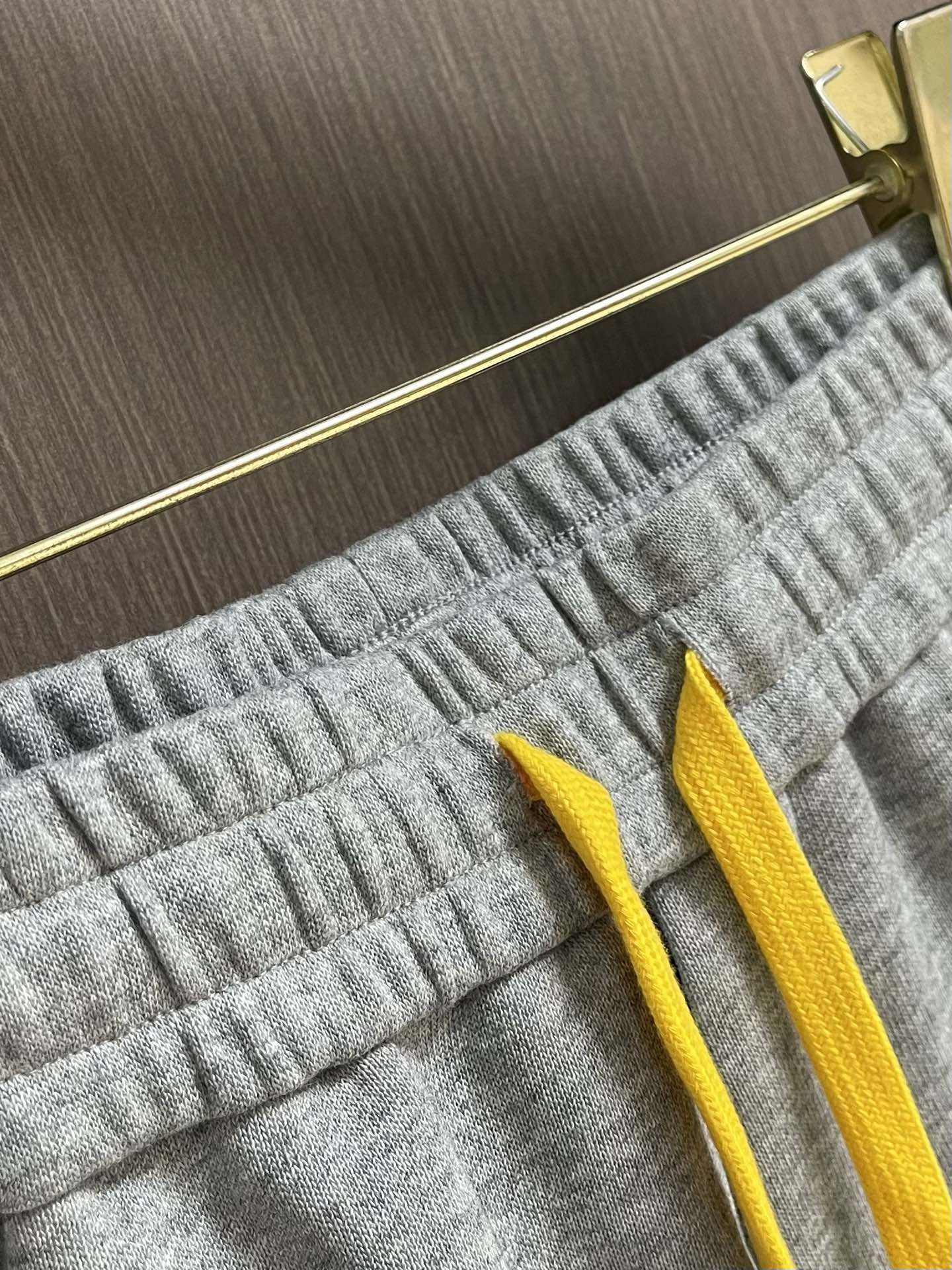 “Fendi Double F Bermuda Shorts: Custom Fabric, 380g Heavy, Double F-Print Marks, Sports Fashion, Sizes M-3XL” - 图片 5