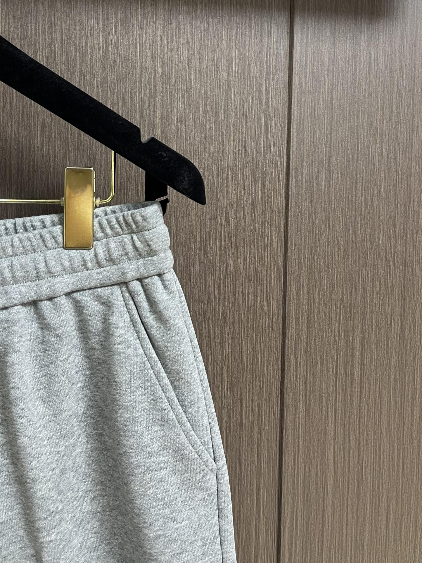 “Fendi Double F Bermuda Shorts: Custom Fabric, 380g Heavy, Double F-Print Marks, Sports Fashion, Sizes M-3XL” - 图片 4