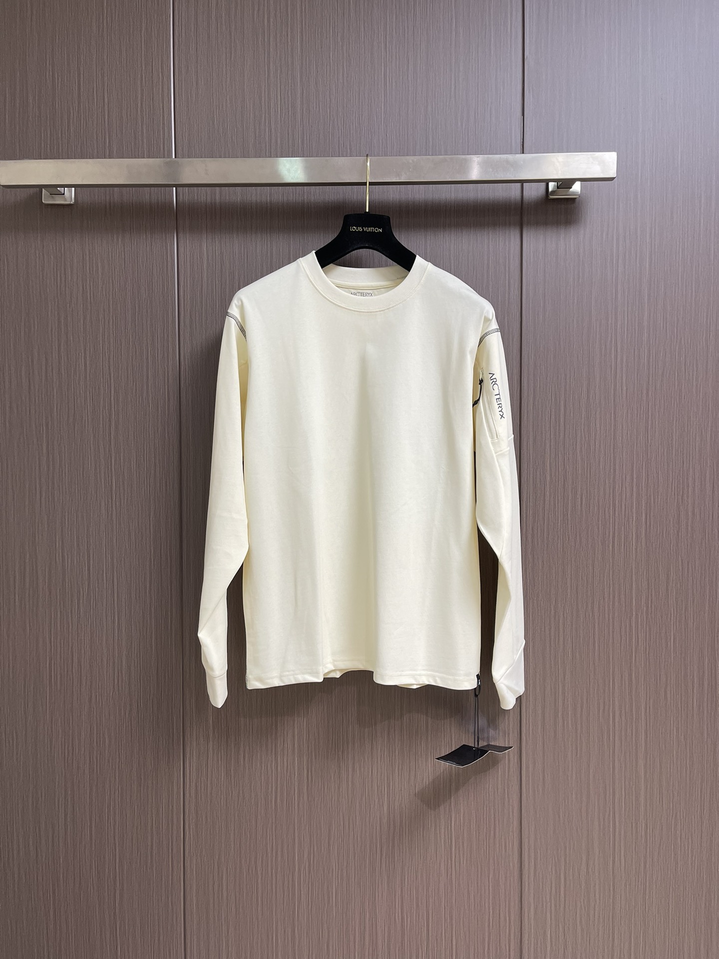 NO:505859,Arcteryx Adventure Bird Outdoor Mountaineering Long Sleeve T-shirt Original Customized Zipper, Imported Machine with 4-pin and 6-wire Method, neatly routed, full of functional feeling of the whole body, full of outer car line of the whole clothes ~ left arm with pocket design. Size XS-L, arc'teryx,tees, t-shirt,alexander wang19860909Arcteryx 始祖鸟户外登山长袖T恤 原版定制拉链,明线进口机器4针6线做法 走线整齐,全身机能感满满 全衣外车线～左手臂带口袋设计.尺码XS-L,arc'teryx,tees，t-shirt,alexander wang,Men's clothing