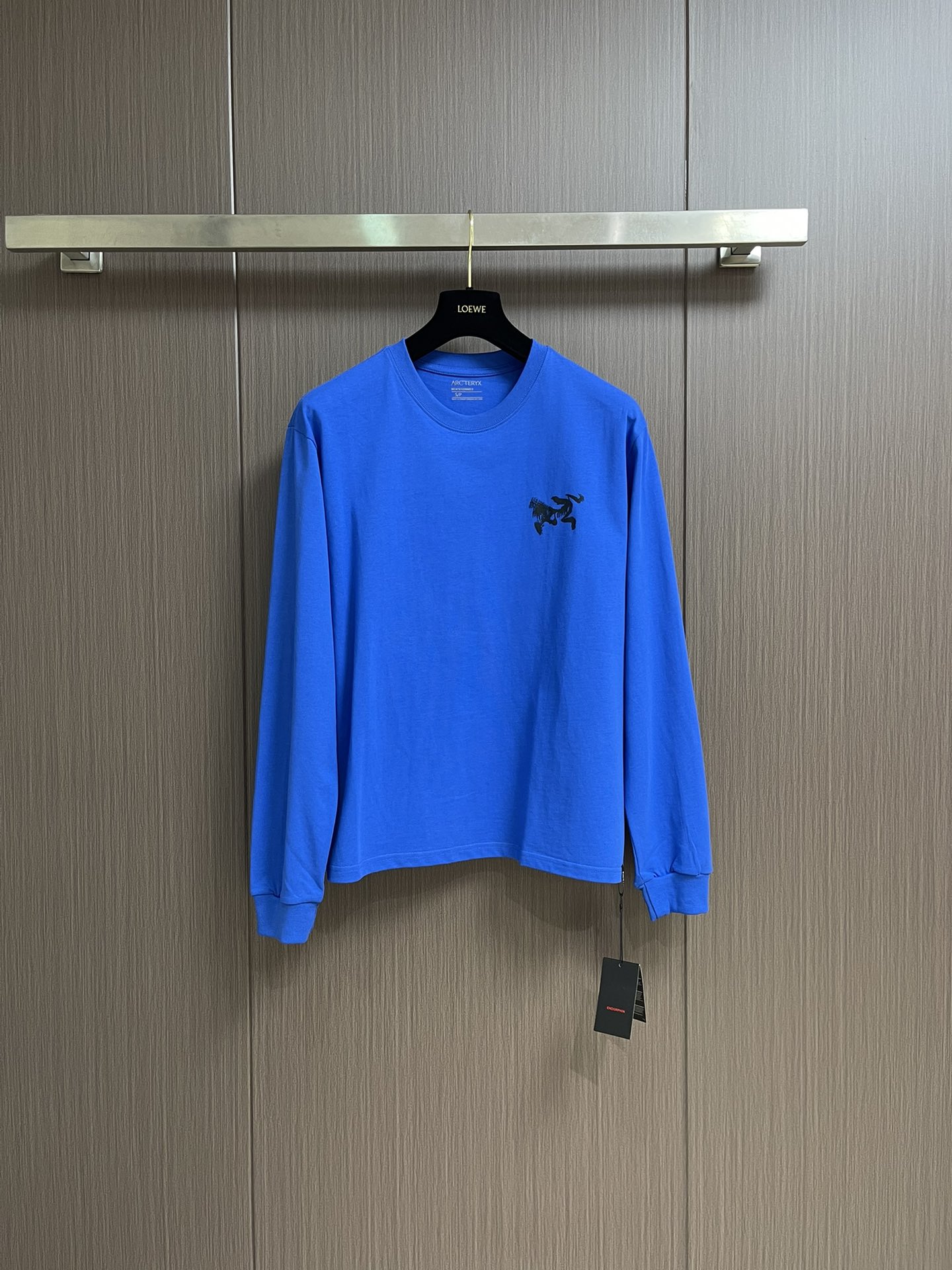 NO:505828,arcteryx 2025ss Early autumn loose functional sports long-sleeved T-shirt, same style for men and women, loose oversize style. The fabric is soft and comfortable, super versatile, very comfortable on the upper body, double yarn smooth cotton fabric. It is truly suitable for large outdoor styles, outdoor style outfits, ins style fashion items. Size XS-L,,versac'teryx,tees, t-shirt,alexander wang19860909arcteryx 始祖鸟 2025ss 早秋宽松机能运动长袖t恤 男女同款,宽松oversize版型 .面料柔软舒适 超级无敌百搭,上身十分舒服,双纱爽滑棉面料 真正适用于户外的大版型,户外风穿搭,ins风时尚单品.尺码XS-L,,versacearc'teryx,tees，t-shirt,alexander wang,Men's clothing