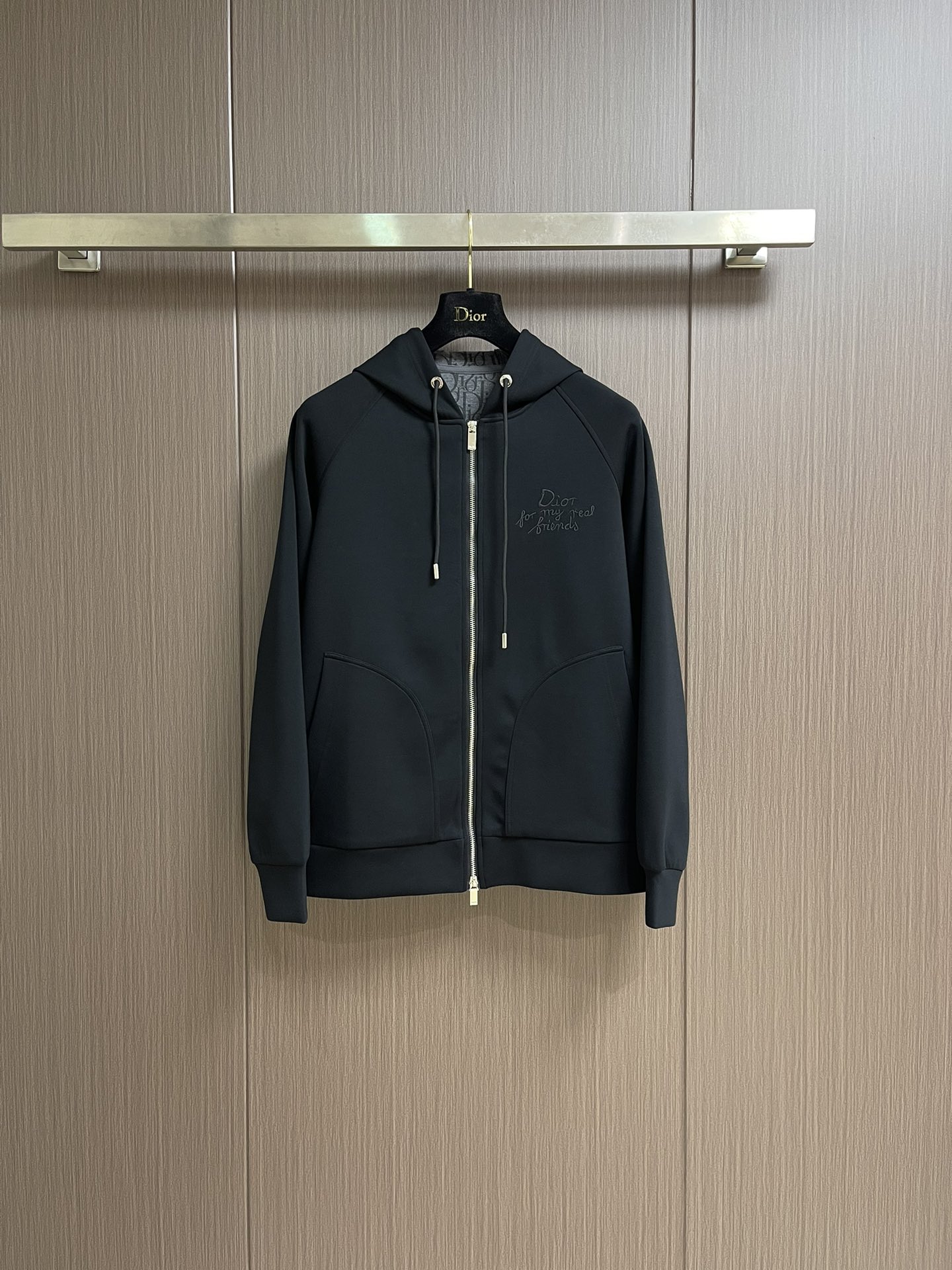 NO:507299,Tops, pants, Dior jacquard hooded sweatshirts and pants set, which uses custom blended fabrics, imported high-density Tencel Galaiser and knitted fabrics, double-sided design, extremely skin-friendly and comfortable to touch, very delicate to the touch, the fabric has a certain stiffness, silky and breathable, and is very comfortable, integrating functional elements, more suitable for sports and casual wear, 3D irregular tailoring is more in line with ergonomics, as well as a fully imported machine integrated pocket car line, customized auxiliary materials, complete three standards, the same style for men and women!  Size M-3XL, Dior, hoodie, sweatshirts, hats, alexander wang19860909上衣 裤子 Dior 提花连帽卫衣卫裤套装,采用定制混纺面料,进口高密度天丝加莱赛尔加针织面料,双面设计,手感极为亲肤舒适 摸上去非常的细腻,面料有一定的挺度,丝滑感透气吸汗同时,非常舒适,融合了机能元素,更适合运动休闲穿着,3d不规则剪裁更符合人体工学,以及全进口机一体口袋车线,定制辅料,三标齐全,男女同款！尺码M-3XL,,dior,hoodie,sweatshirts,hats,alexander wang,Men's clothing