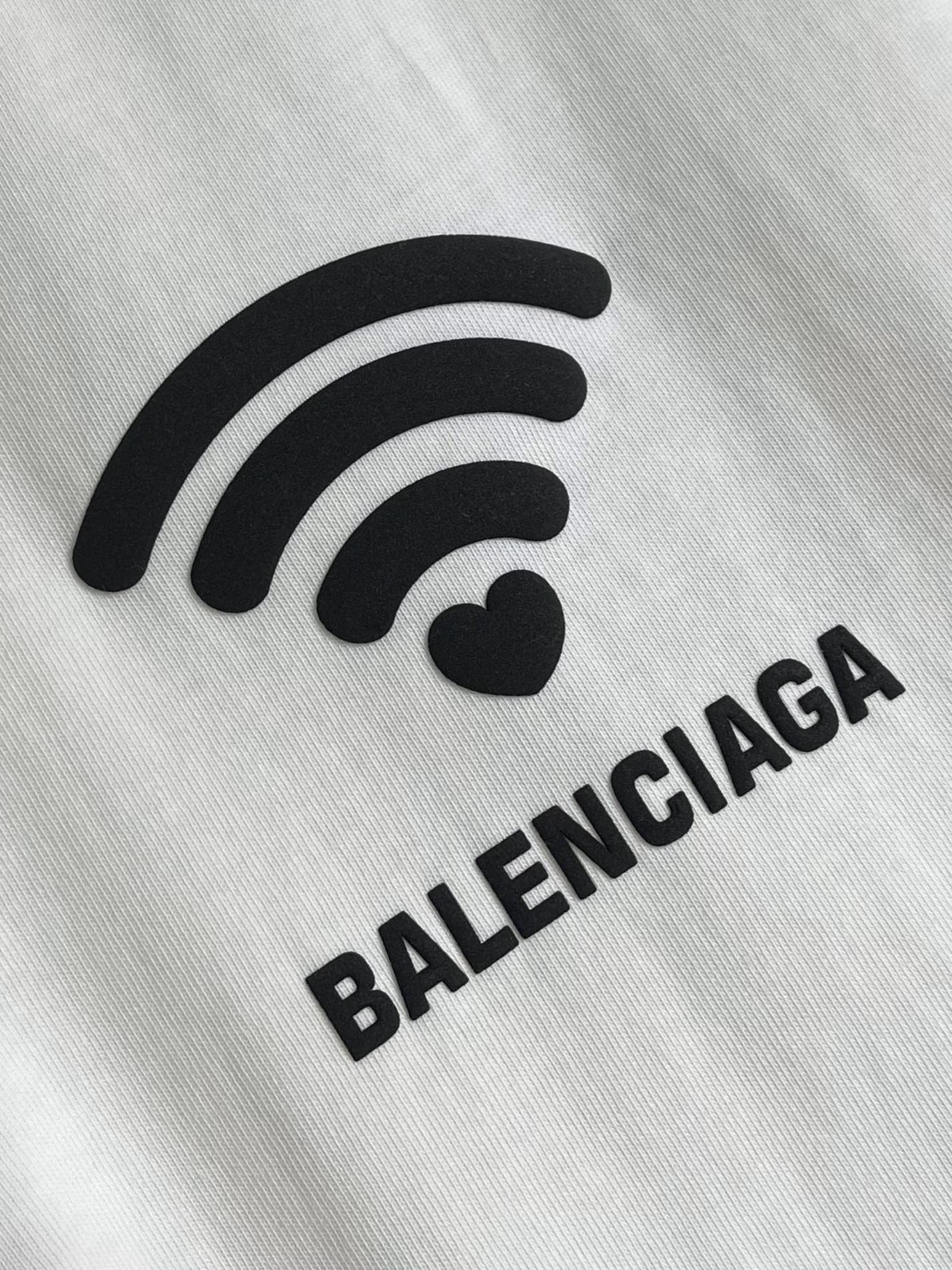 整套 
Balenciaga 2025ss七夕印花标识短袖T恤短裤套装，简约却透着不羁，胸前balenc