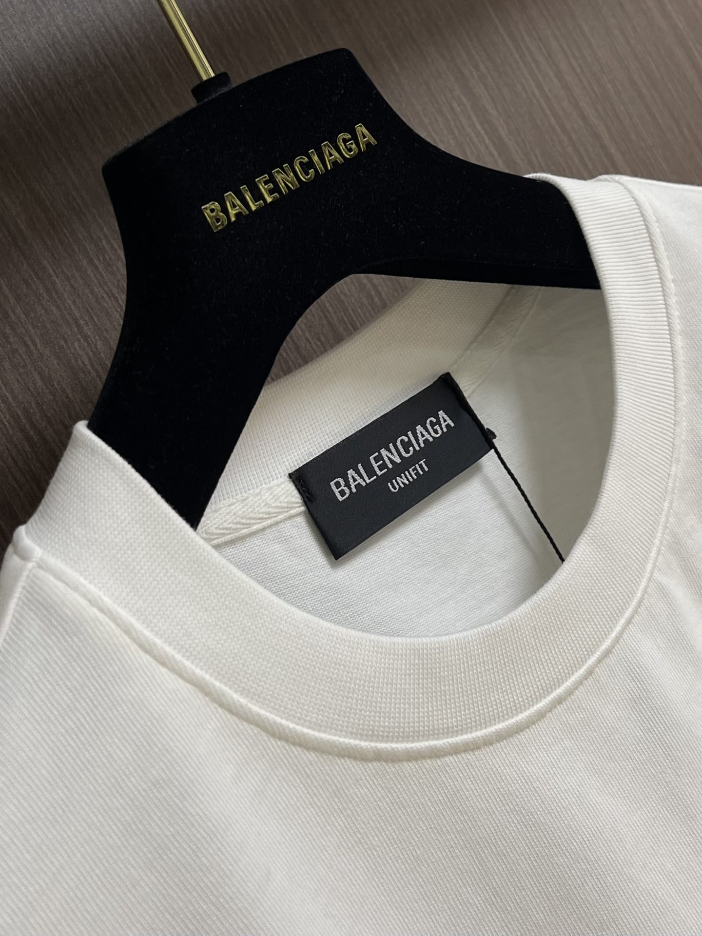 整套 
Balenciaga 2025ss七夕印花标识短袖T恤短裤套装，简约却透着不羁，胸前balenc