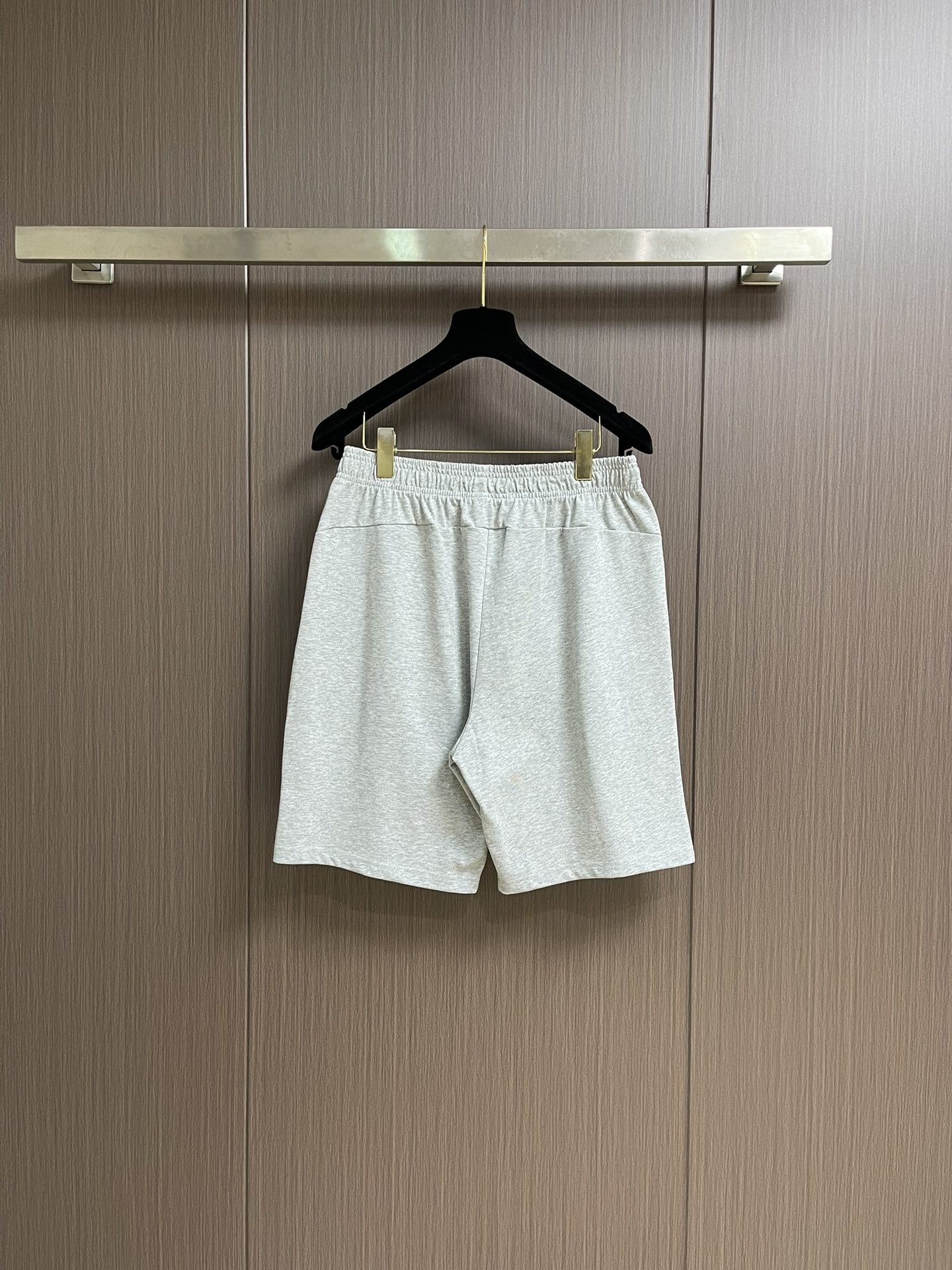 整套 
Dior 2025ss新款限定logo贴胶标识短袖T恤短裤套装，采用定制棉质平纹面料，透气舒适，