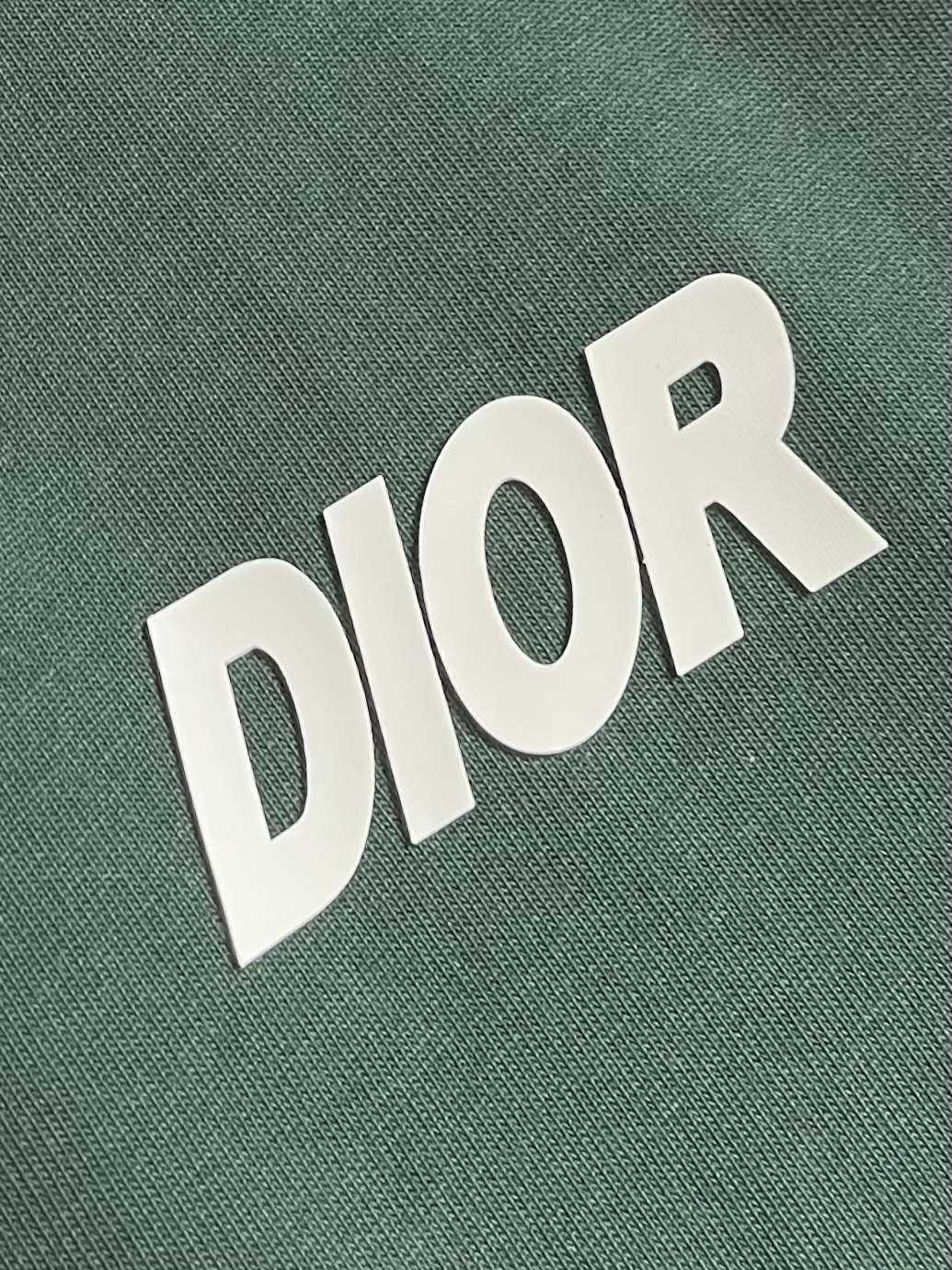 整套 
Dior 2025ss新款限定logo贴胶标识短袖T恤短裤套装，采用定制棉质平纹面料，透气舒适，