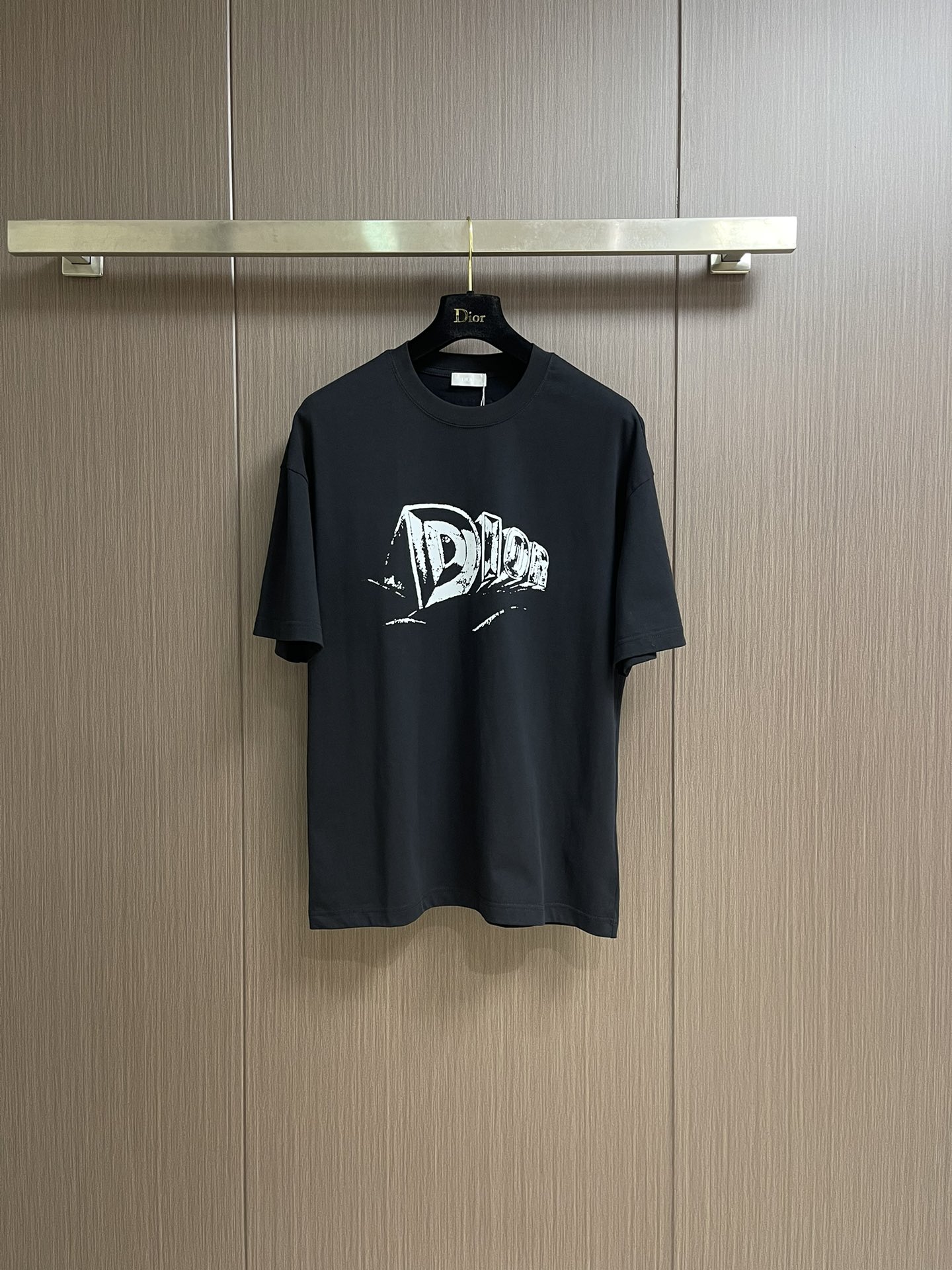 NO:521440,Dior jacquard logo logo short-sleeved T-shirt shorts set, cotton-blend wool-patterned fabric, beachwear limited series, logo jacquard highlights the classic, matched with round neck and noodle thread, unique. Size M-XXL,,dior, shorts,T-shirt,tees,t-shirt,alexander wang19860909Dior 提花logo标识短袖t恤短裤套装,棉质混纺毛圈平纹面料,沙滩装限定系列,logo提花突显经典,搭配圆领和缉面线,别具一格.尺码M-XXL,,dior,shorts,T-shirt,tees，t-shirt,alexander wang,Men's clothing