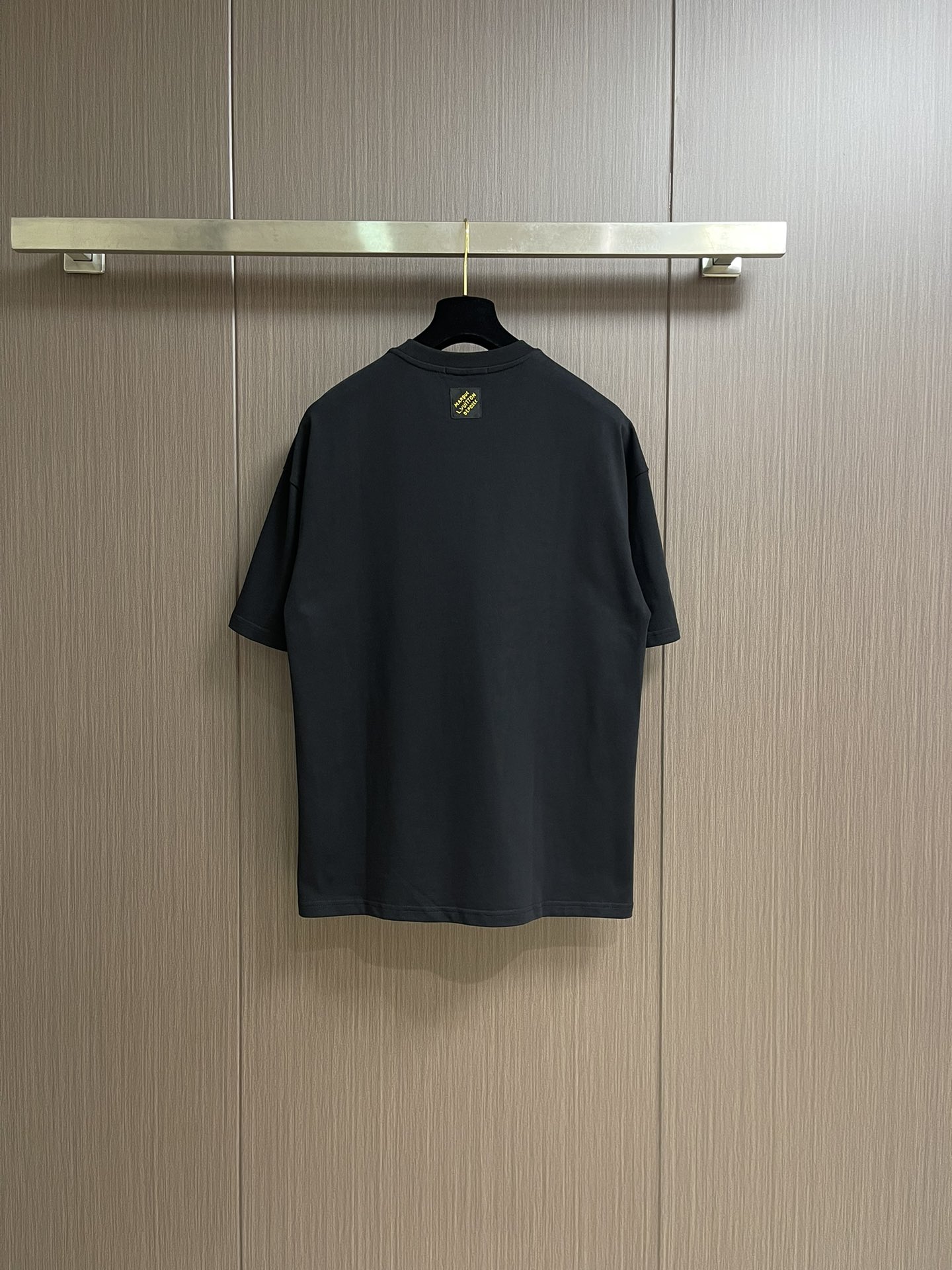 整套
LV 2025SS春夏新款标识 logo 情侣款短袖T恤短裤套装，精工字母印花，32支双全精梳棉纺