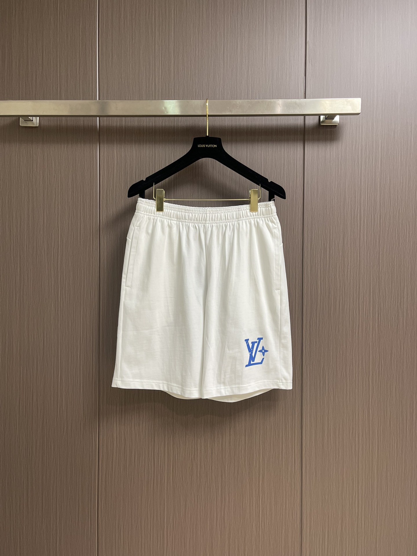 整套 
LV 2025SS春夏新款标识 logo 情侣款短袖T恤短裤套装，精工字母印花，32支双全精梳棉