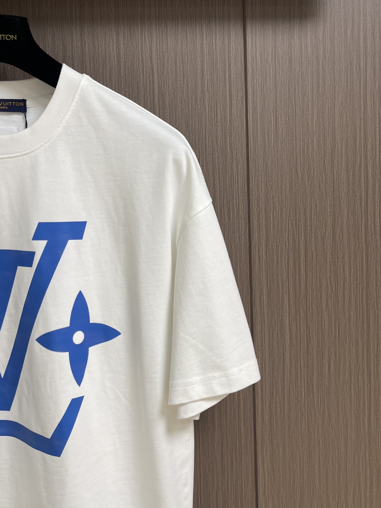 整套 
LV 2025SS春夏新款标识 logo 情侣款短袖T恤短裤套装，精工字母印花，32支双全精梳棉