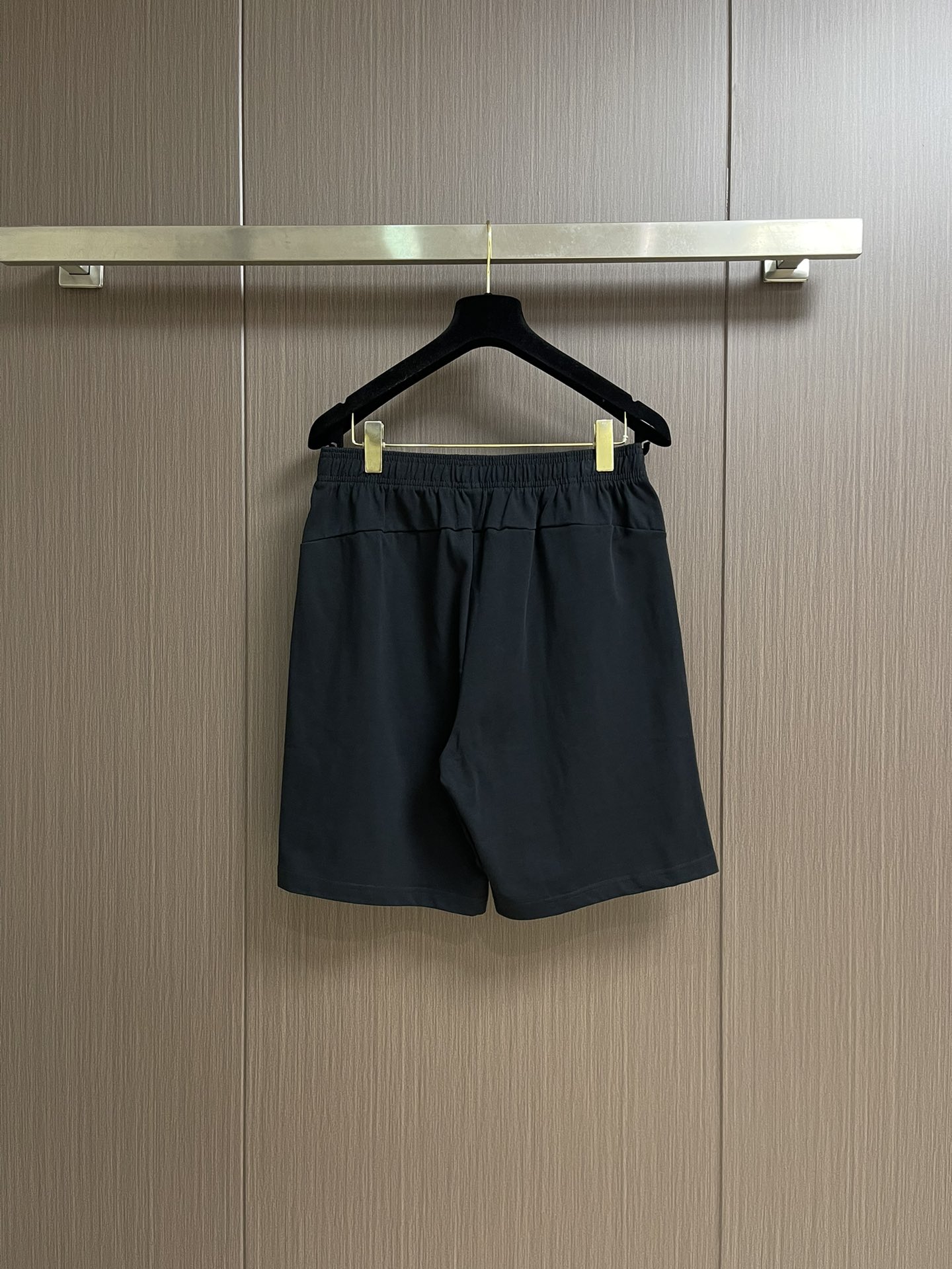 整套 
LV 2025SS 限定新品涂鸦logo印花短袖T恤，基础简约百搭款式，面料采用是高克重的针织棉