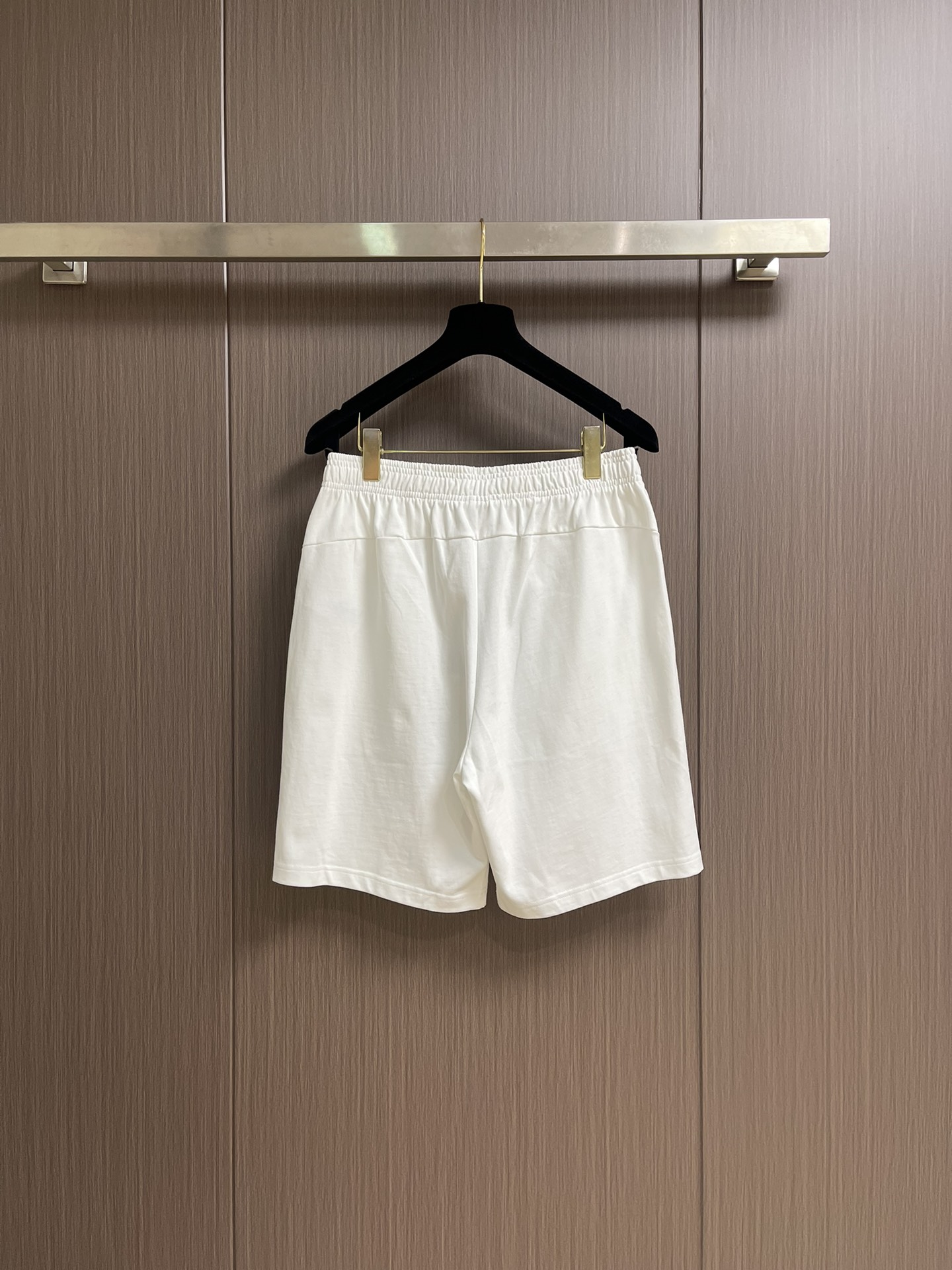 整套 
LV 2025SS 限定新品涂鸦logo印花短袖T恤，基础简约百搭款式，面料采用是高克重的针织棉