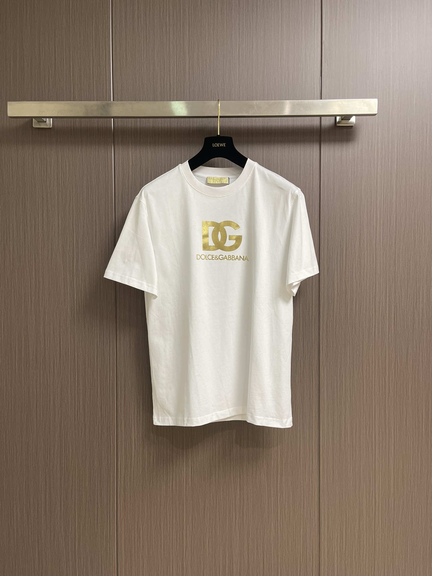 NO:521446,DG DOLCE GABBANA 2025SS spring and summer short-sleeved T-shirt 2025SS spring and summer series. Customized pure cotton fabric, chest logo print, the first choice for casual outings!  Size 44-46-48-50-52-54 M-4XL 44 garment length 69cm shoulder width 44cm bust 51cm 46 garment length 70cm shoulder width 45.5cm bust 53cm 48 garment length 71cm shoulder width 47cm bust 55cm 50 garment length 72cm shoulder width 48.5cm bust 57cm 52 garment length 73cm shoulder width 50cm bust 59cm 54 garment length 74cm shoulder width 51.5cm bust 61cm, Dolce&Gabbana, Dolce&Gabbana, T-shirt,tees, t-shirt,alexander wang19860909DG DOLCE GABBANA 杜嘉班纳2025SS春夏短袖T恤2025SS春夏系列.定制纯棉面料,胸前logo印花,休闲出街首选款！尺码44-46-48-50-52-54 M-4XL 44衣长69cm 肩宽44cm 胸围51cm 46衣长70cm 肩宽45.5cm 胸围53cm 48衣长71cm 肩宽47cm 胸围55cm 50衣长72cm 肩宽48.5cm 胸围57cm 52衣长73cm 肩宽50cm 胸围59cm 54衣长74cm 肩宽51.5cm 胸围61cm,,Dolce&Gabbana,Dolce&Gabbana,T-shirt,tees，t-shirt,alexander wang,Men's clothing