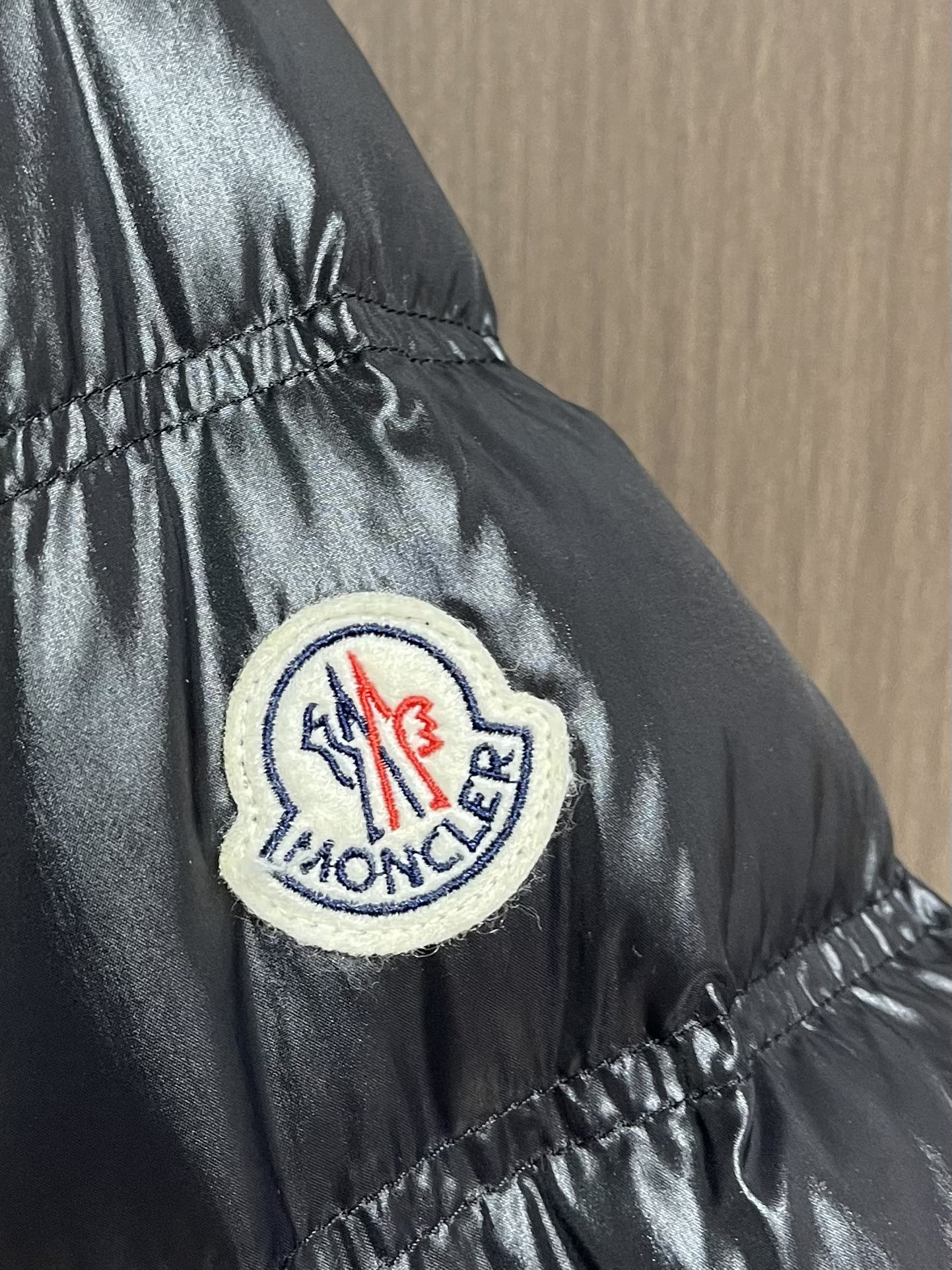 
Moncler 羽绒服 2025ss秋冬新款羽绒外套．处处细节显工艺足够的高级 结构性剪裁的设计改变来