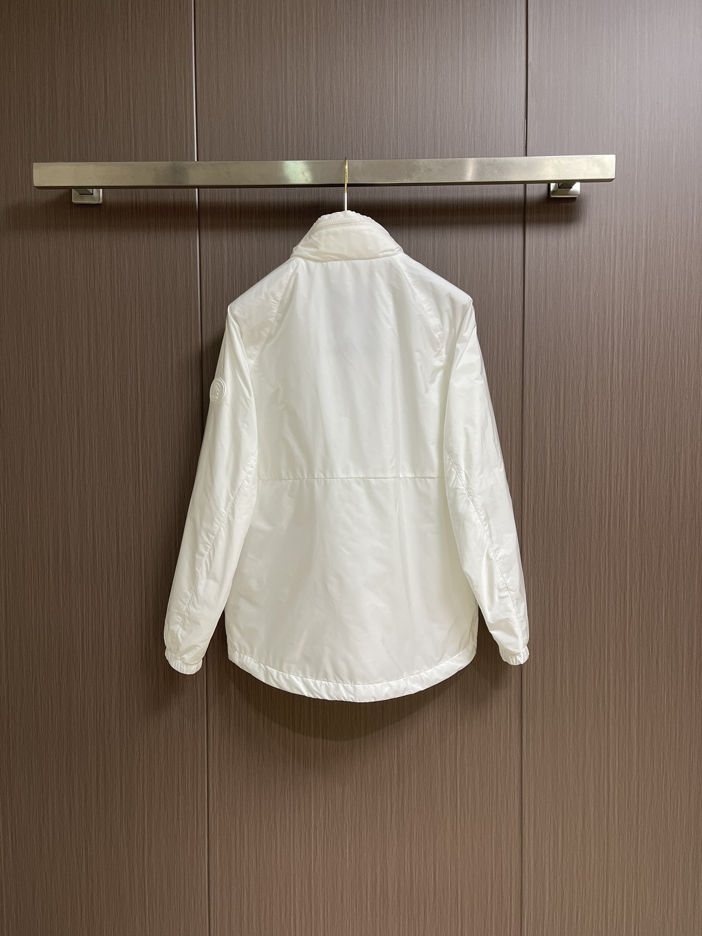 
Burberry 2025Fw新款格纹尼龙立领防晒外套，融入 Burberry 格纹饰带和B 字型拉链