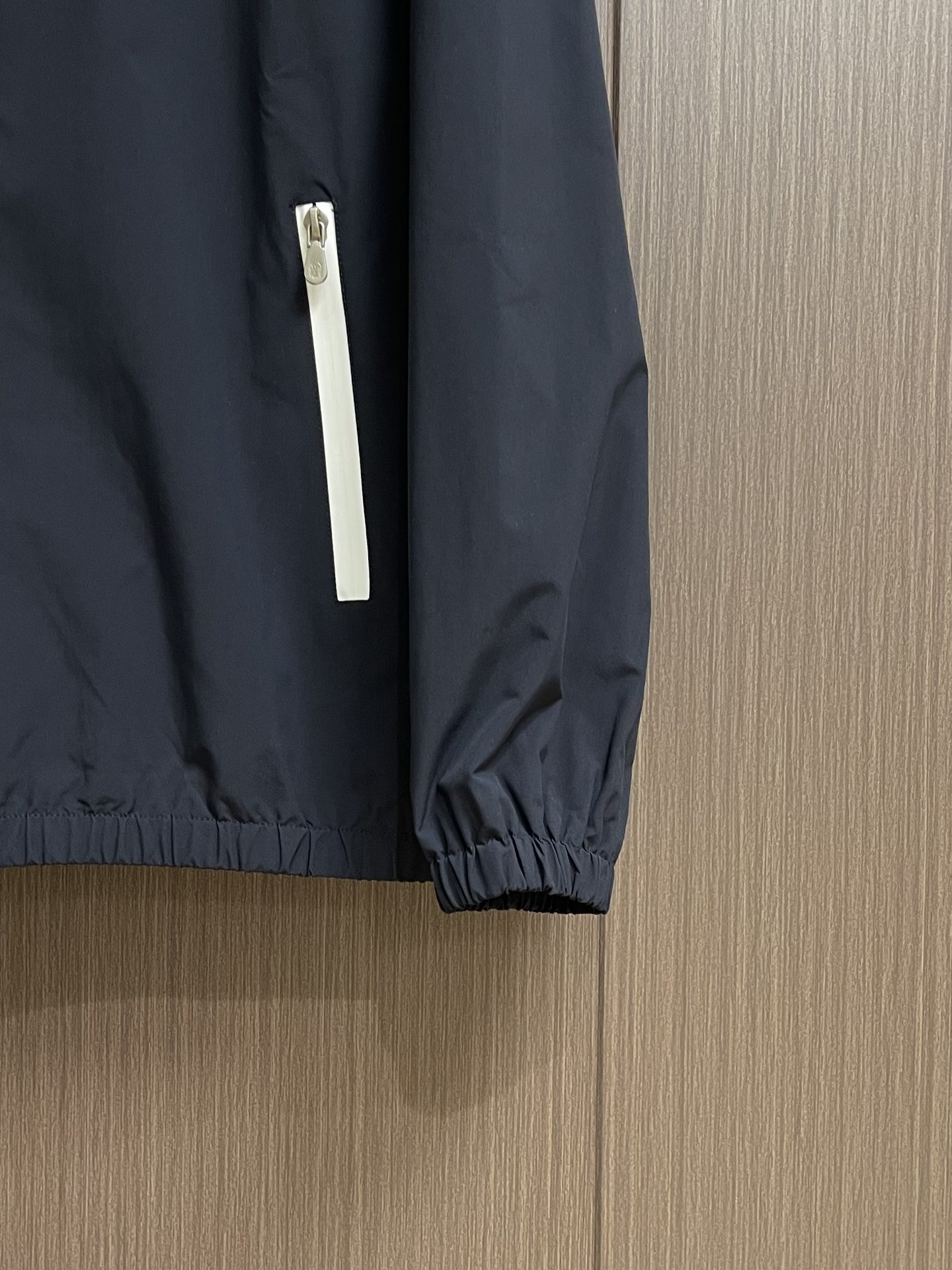 
BC 2025SS秋冬防风外套！老钱新贵推荐！ 商务休闲连帽撞色外套 连帽款式 标志LOGO点缀结合门