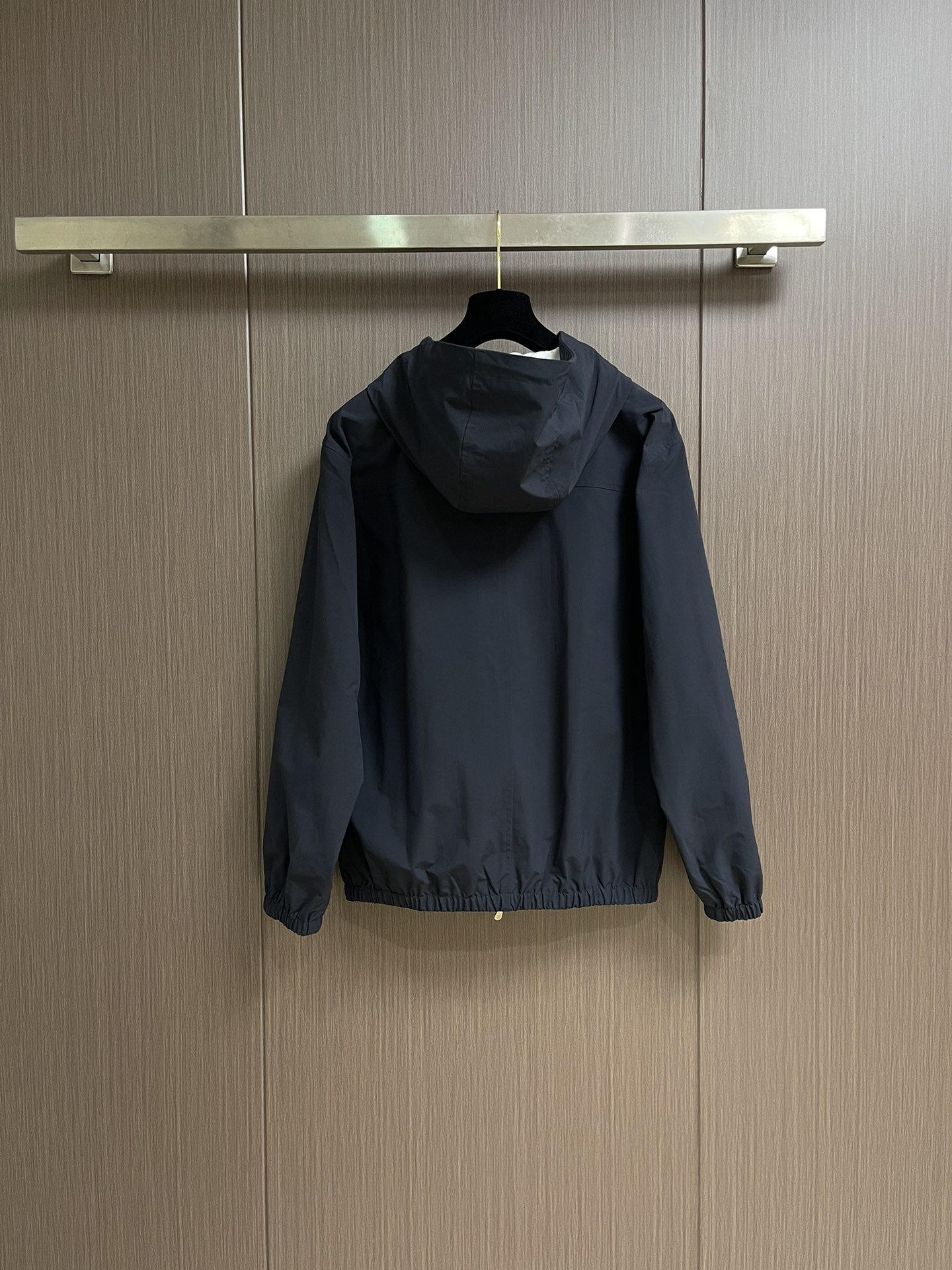 
BC 2025SS秋冬防风外套！老钱新贵推荐！ 商务休闲连帽撞色外套 连帽款式 标志LOGO点缀结合门