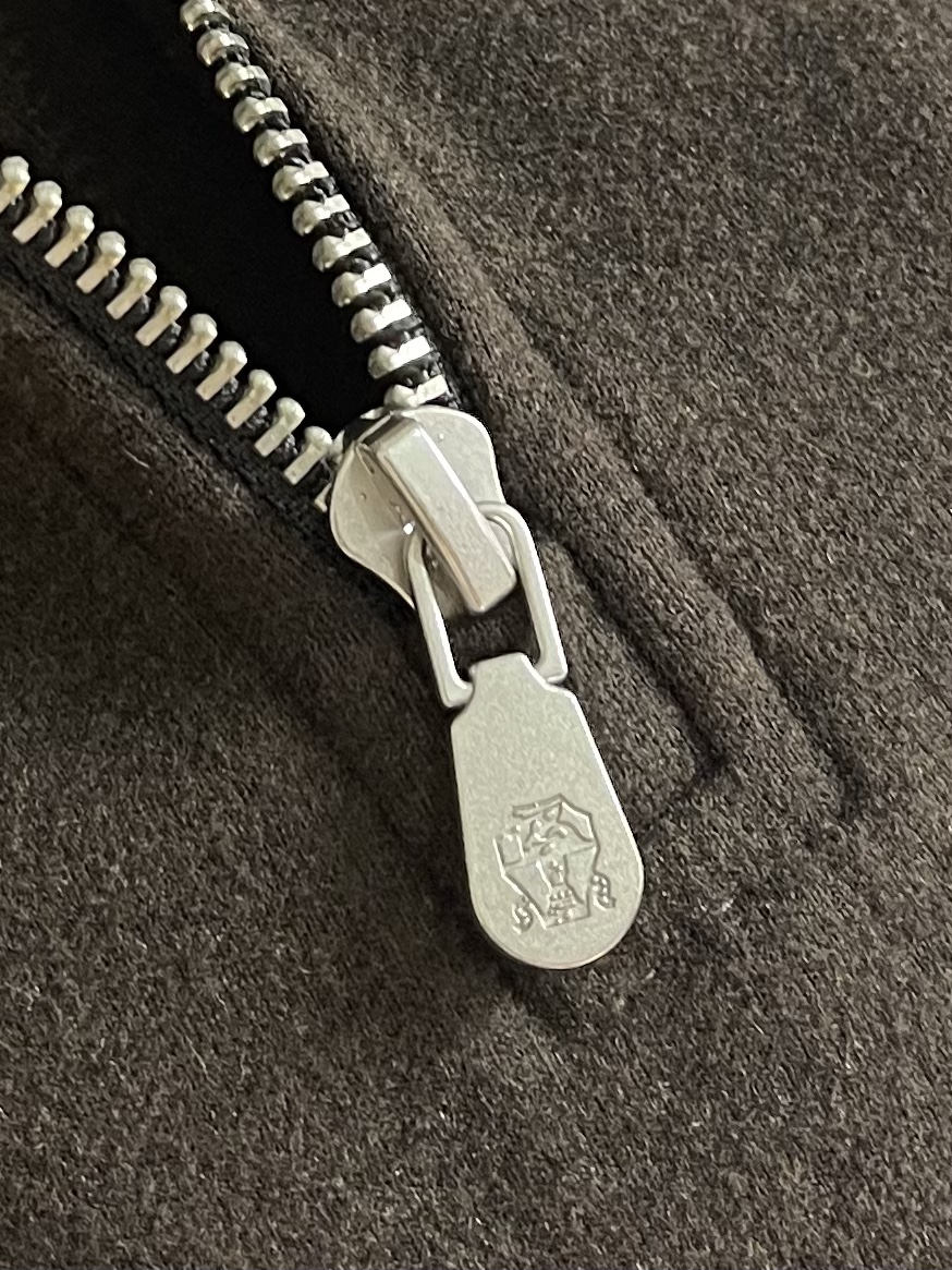 
BC 2025SS秋冬商务休闲羊绒混纺立领外套 经典款秋冬季实穿款式之一 小立领 下摆袖口处采用双料拼