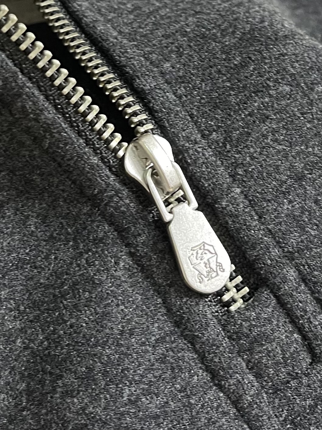 
BC 2025SS秋冬商务休闲羊绒混纺立领外套 经典款秋冬季实穿款式之一 小立领 下摆袖口处采用双料拼