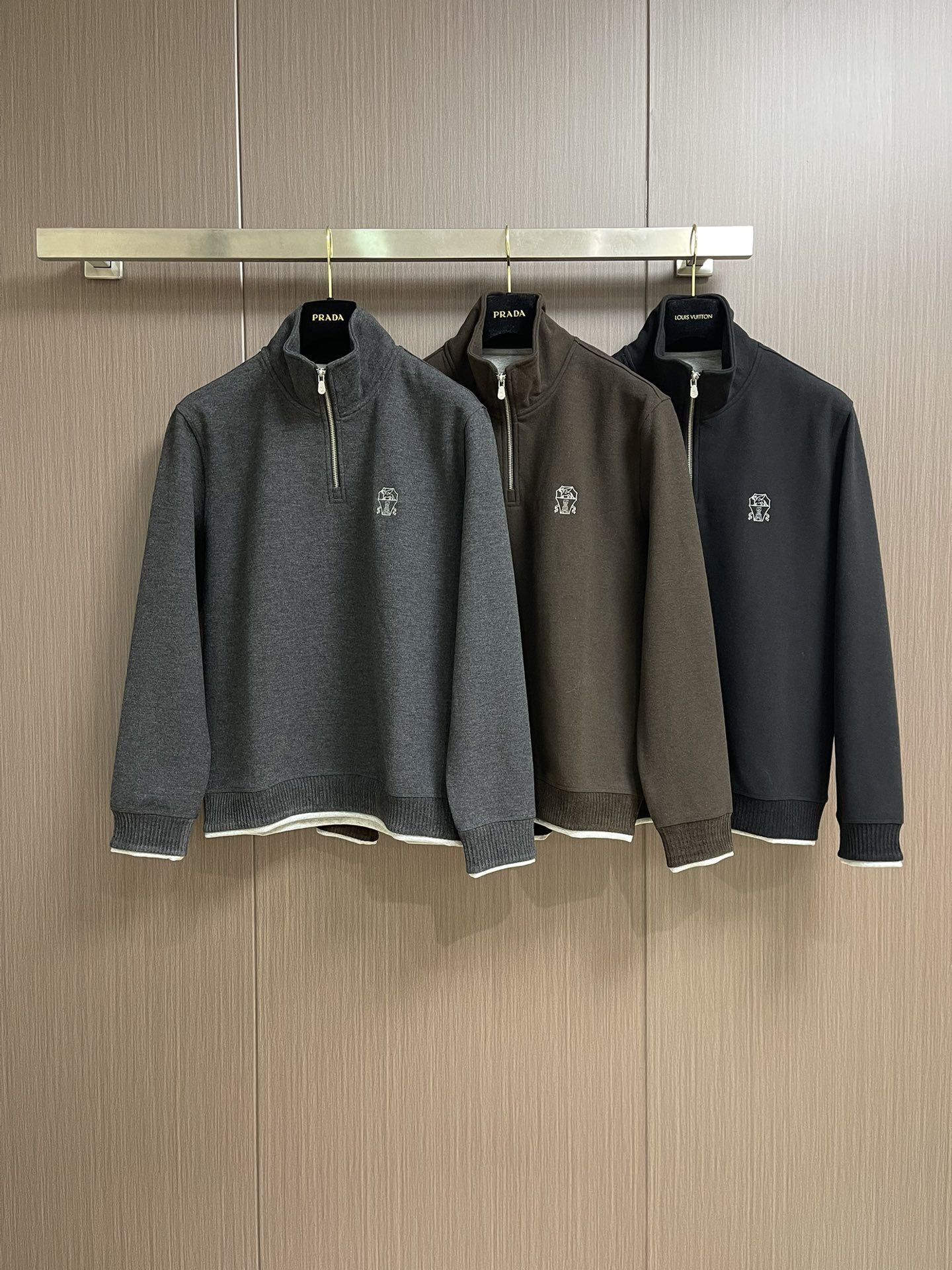 
BC 2025SS秋冬商务休闲羊绒混纺立领外套 经典款秋冬季实穿款式之一 小立领 下摆袖口处采用双料拼