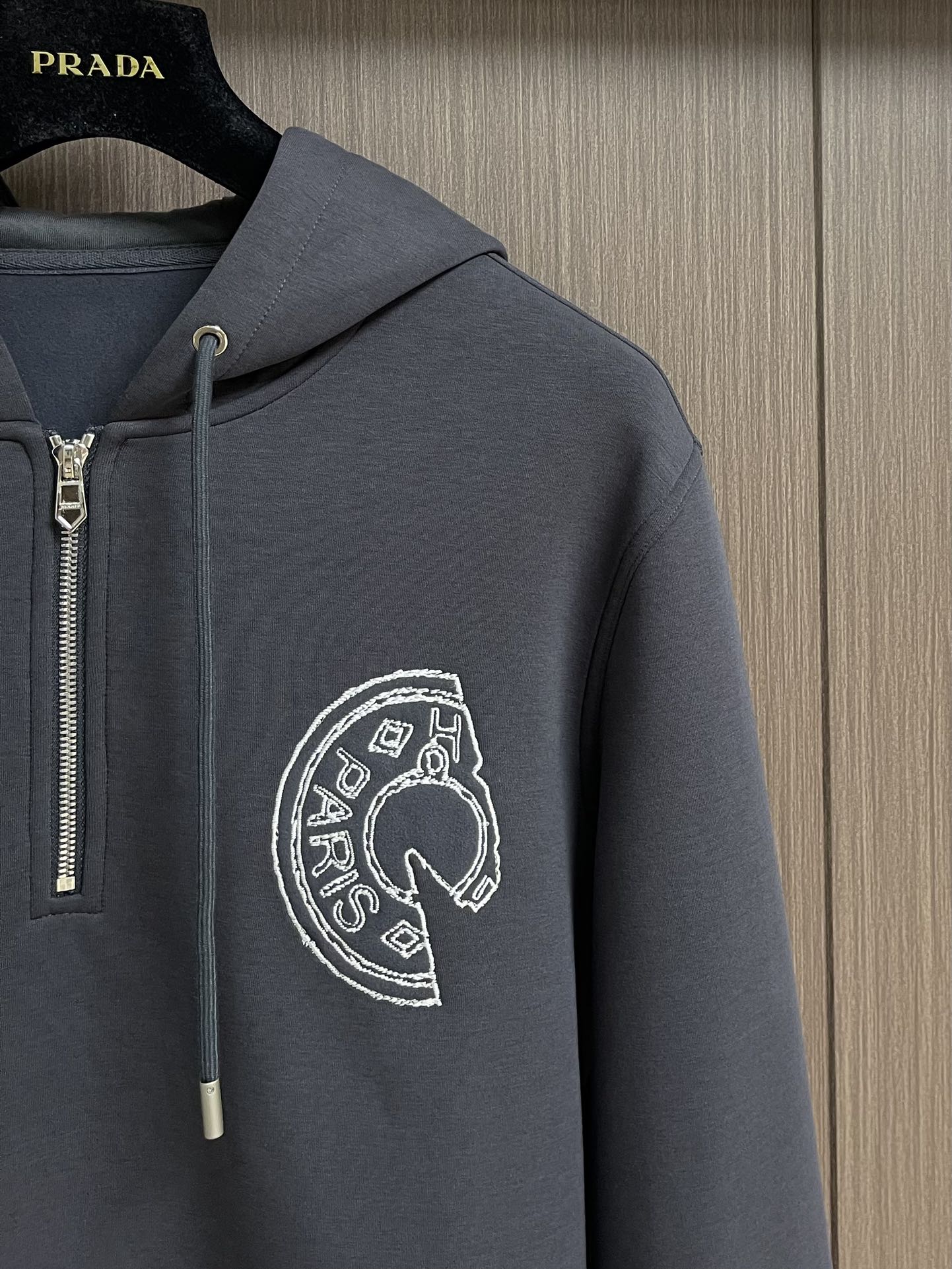 
HERMES Jeu d'Adresse 刺绣标志 半拉休闲帽衫卫衣 全品相订单 做工每一处细节都处理