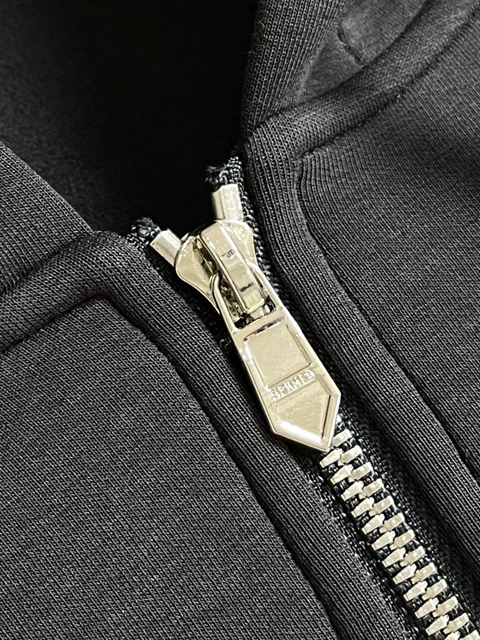 
HERMES Jeu d'Adresse 刺绣标志 半拉休闲帽衫卫衣 全品相订单 做工每一处细节都处理