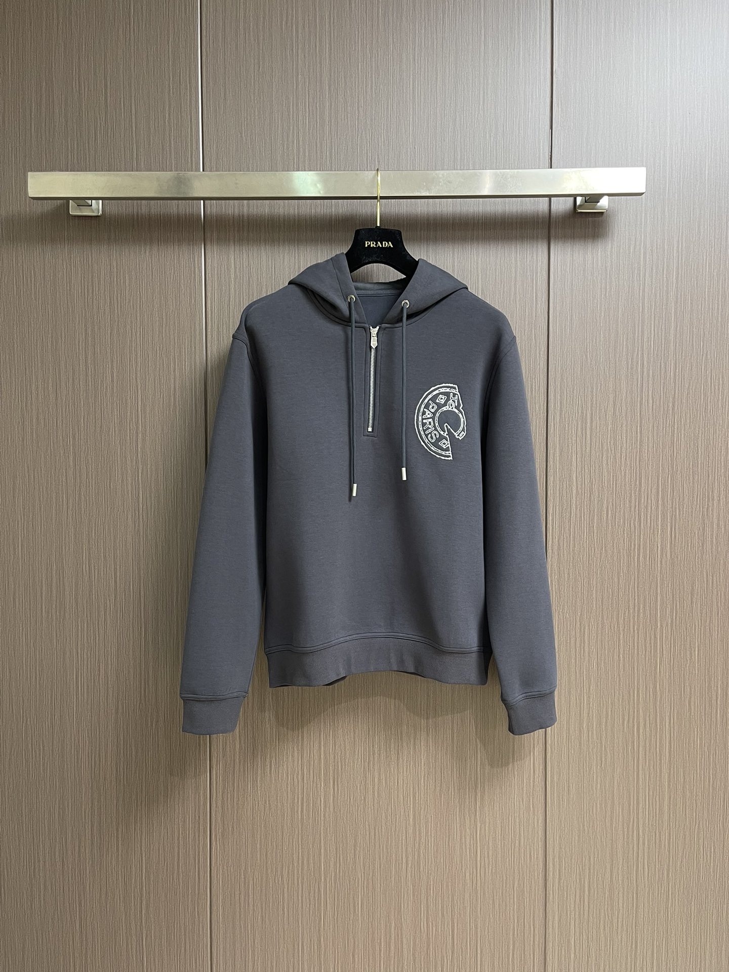 
HERMES Jeu d'Adresse 刺绣标志 半拉休闲帽衫卫衣 全品相订单 做工每一处细节都处理