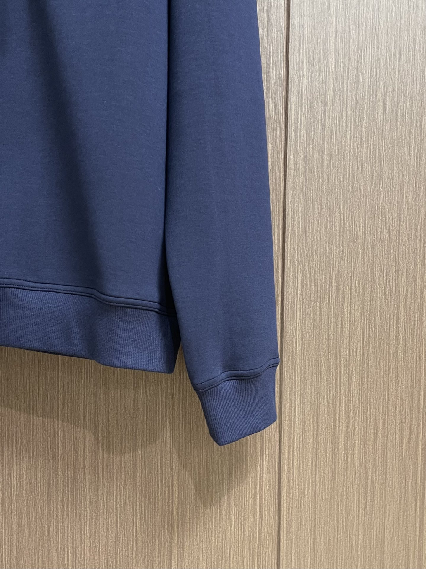 
HERMES Jeu d'Adresse 刺绣标志 半拉休闲帽衫卫衣 全品相订单 做工每一处细节都处理