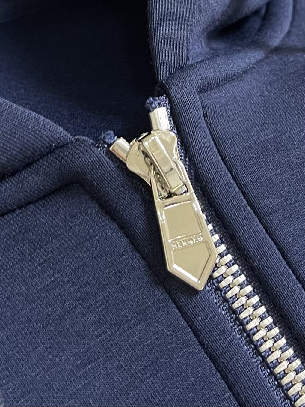 
HERMES Jeu d'Adresse 刺绣标志 半拉休闲帽衫卫衣 全品相订单 做工每一处细节都处理