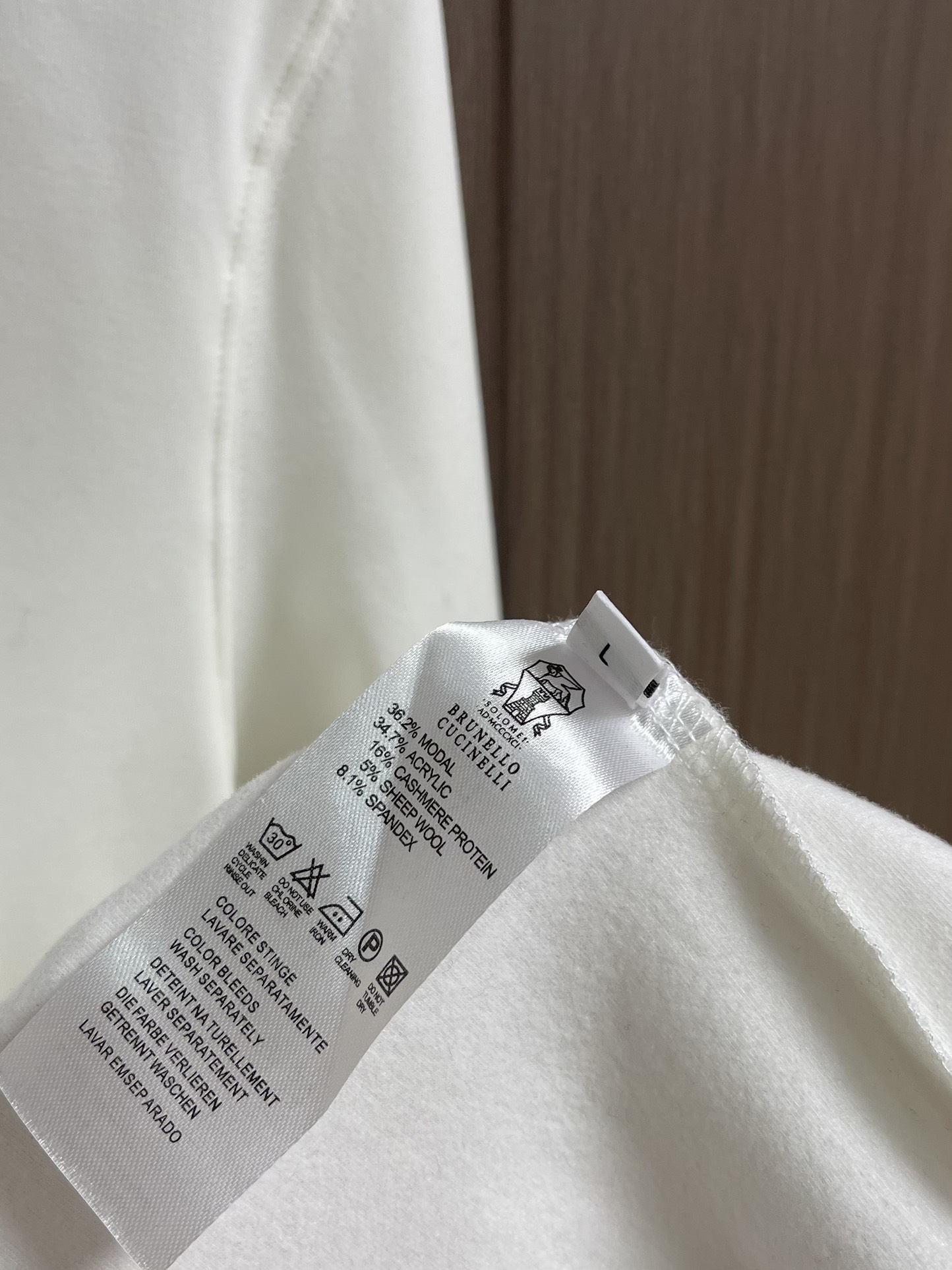 
Brunello Cucinelli布鲁内洛BC印花圆领长袖T恤，纯棉材质，贴身穿又透气又舒服，胸口的