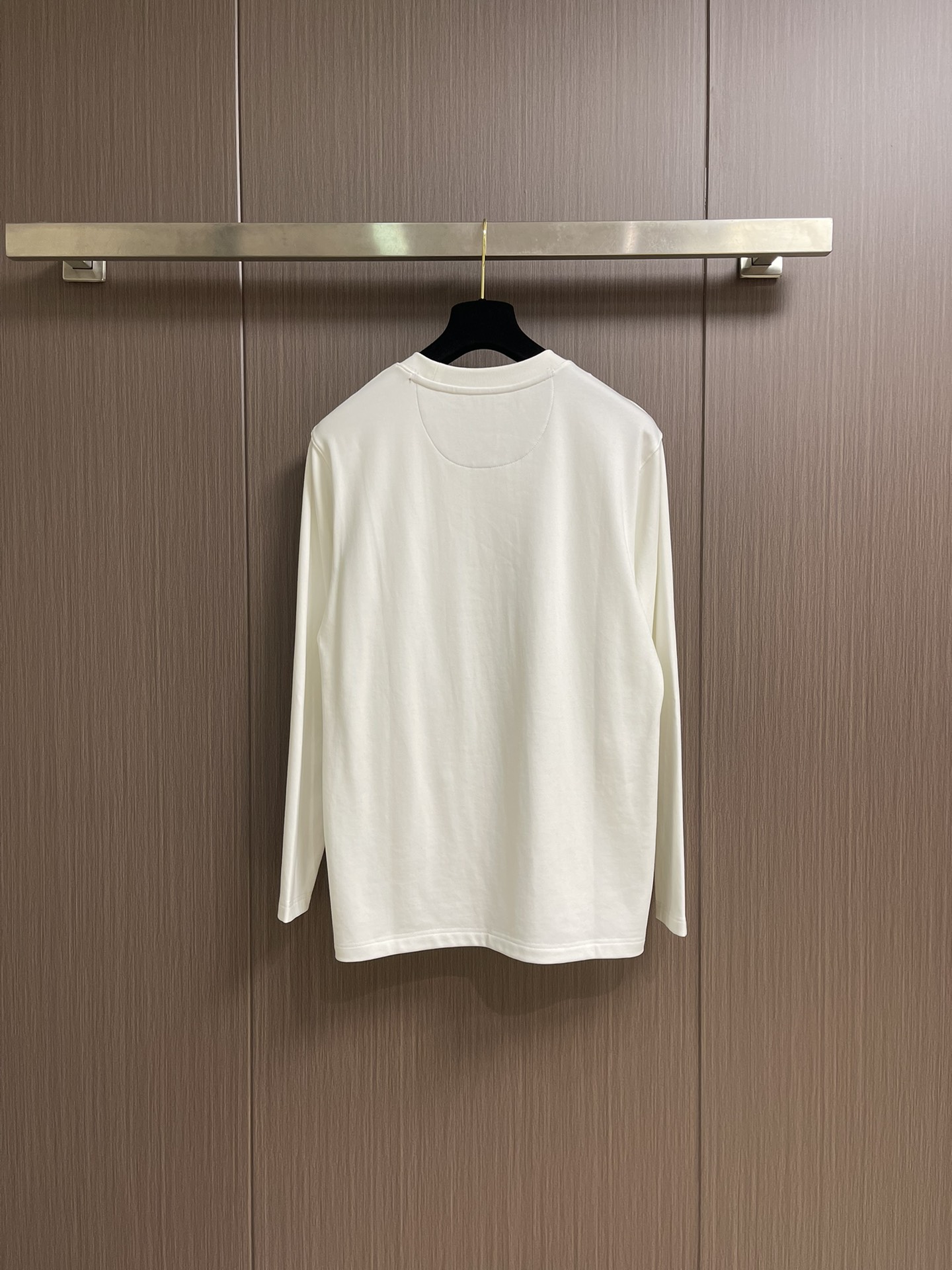 
Brunello Cucinelli布鲁内洛BC印花圆领长袖T恤，纯棉材质，贴身穿又透气又舒服，胸口的