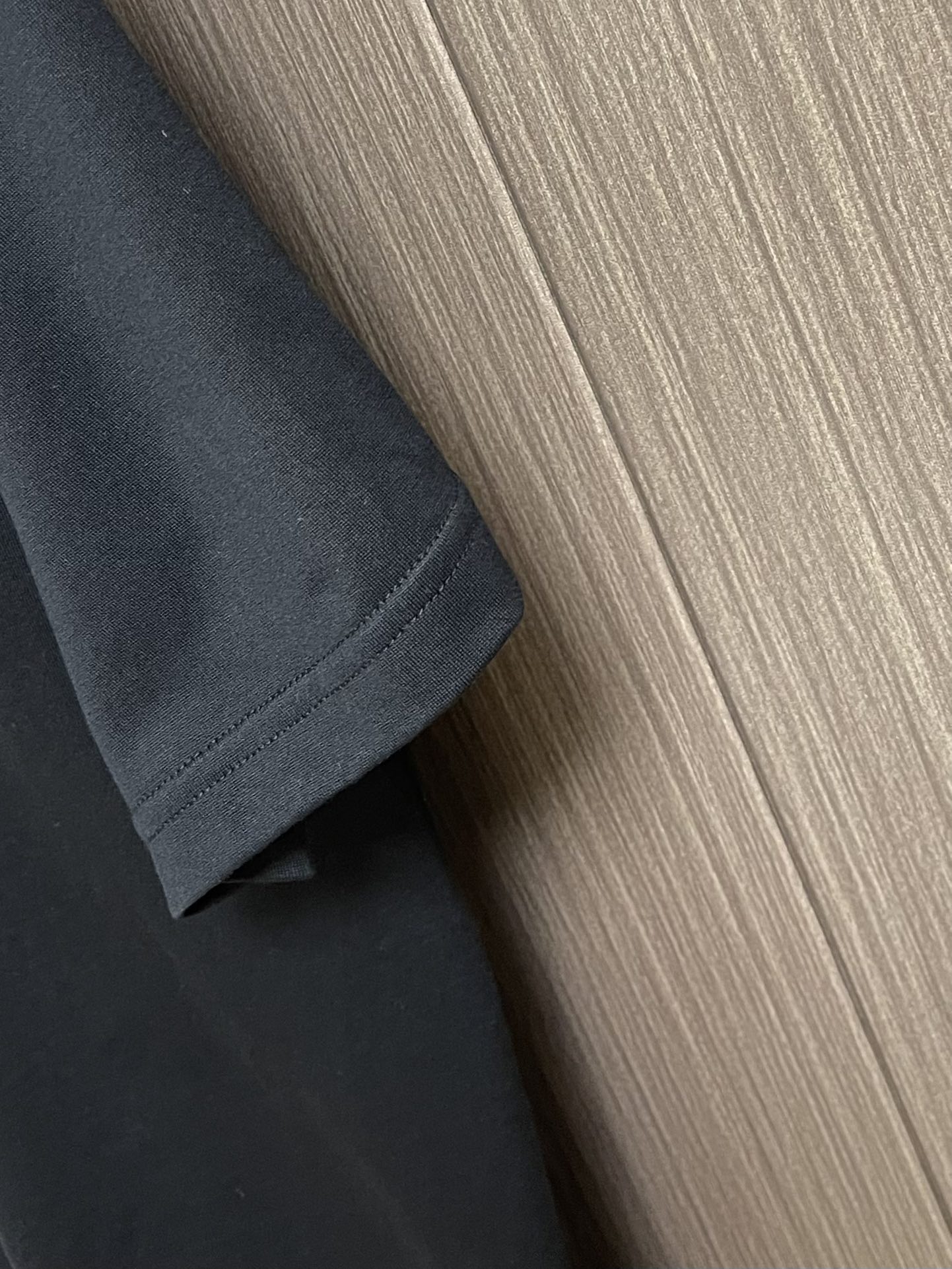 
Moncler 卡通印花短袖T恤，纯棉双纱面料，对色定染面料，超精细平网印花工艺，潮流感十足，采用细致