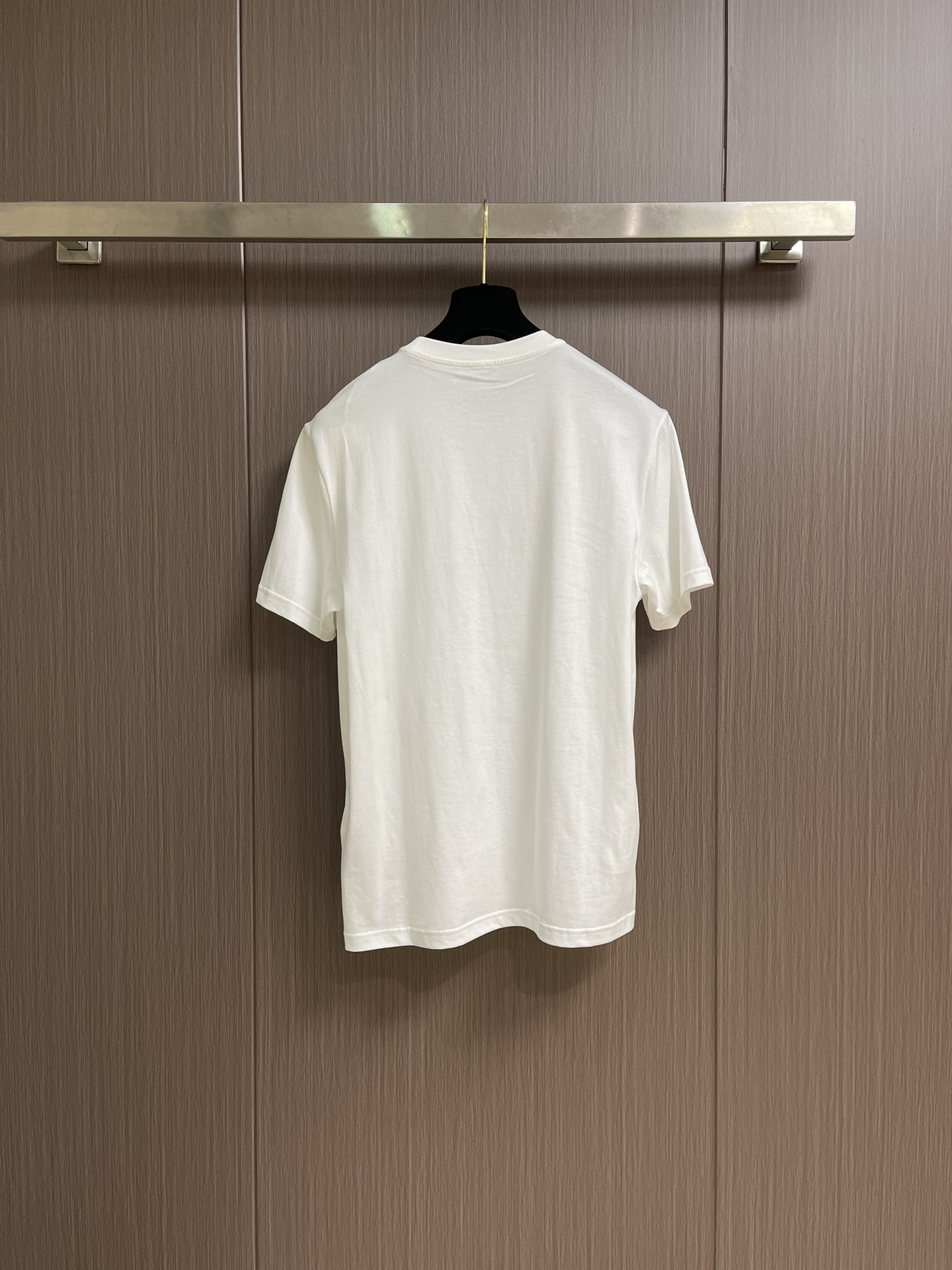 
Moncler 卡通印花短袖T恤，纯棉双纱面料，对色定染面料，超精细平网印花工艺，潮流感十足，采用细致