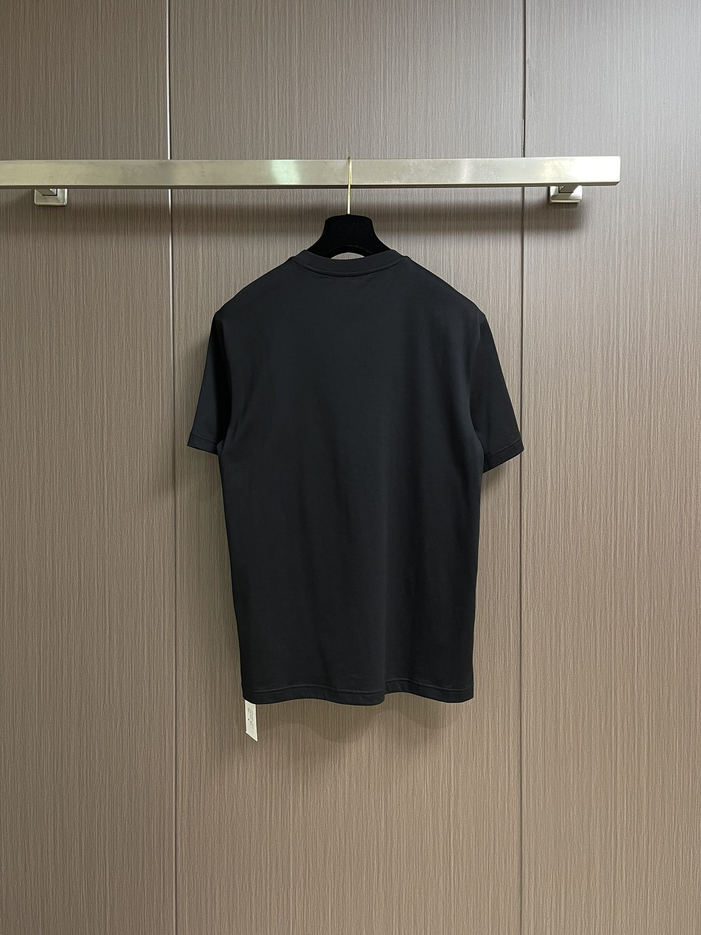 
Loewe X On昂跑联名印花短袖T恤，采用280g重磅平纹面料，这款以其卓越的质感和耐用性，成为你