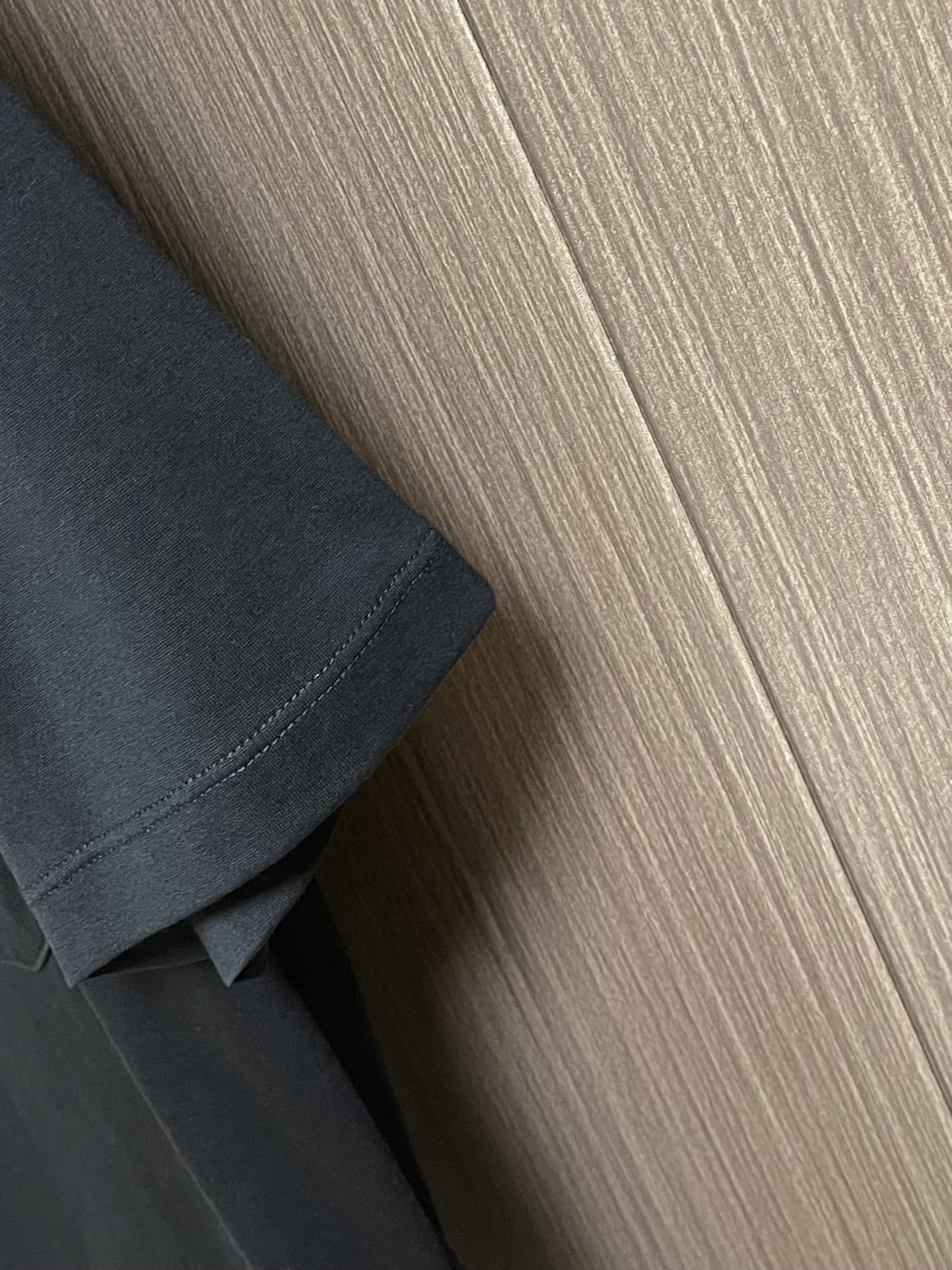 
GUCCI 2025SS新款短袖T恤，简约百搭款。客供进口纯棉面料，胸前口袋刺绣logo，不仅挺括，保